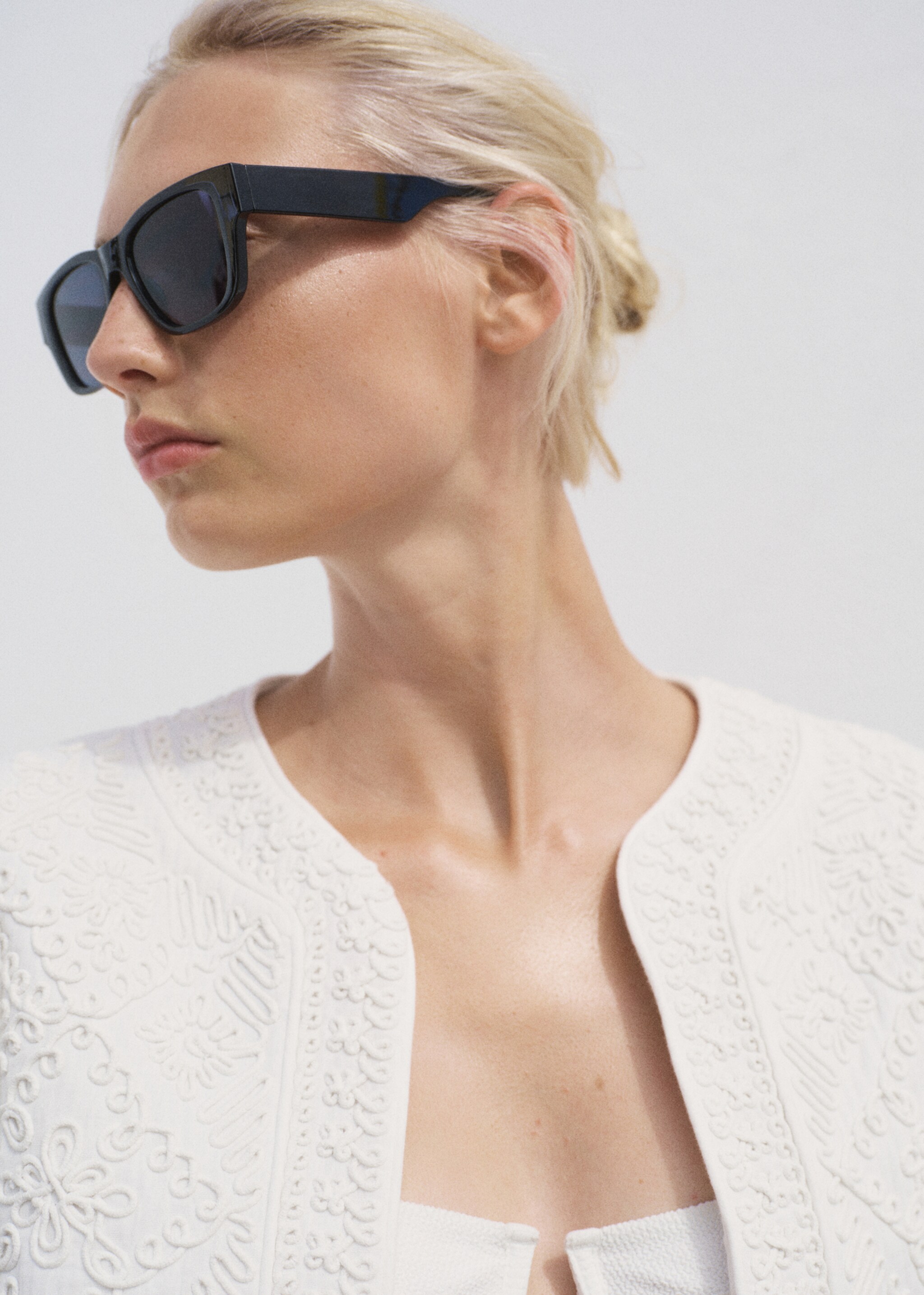 Embroidered cotton jacket - Details of the article 1, White. Ref: 87089219-00.