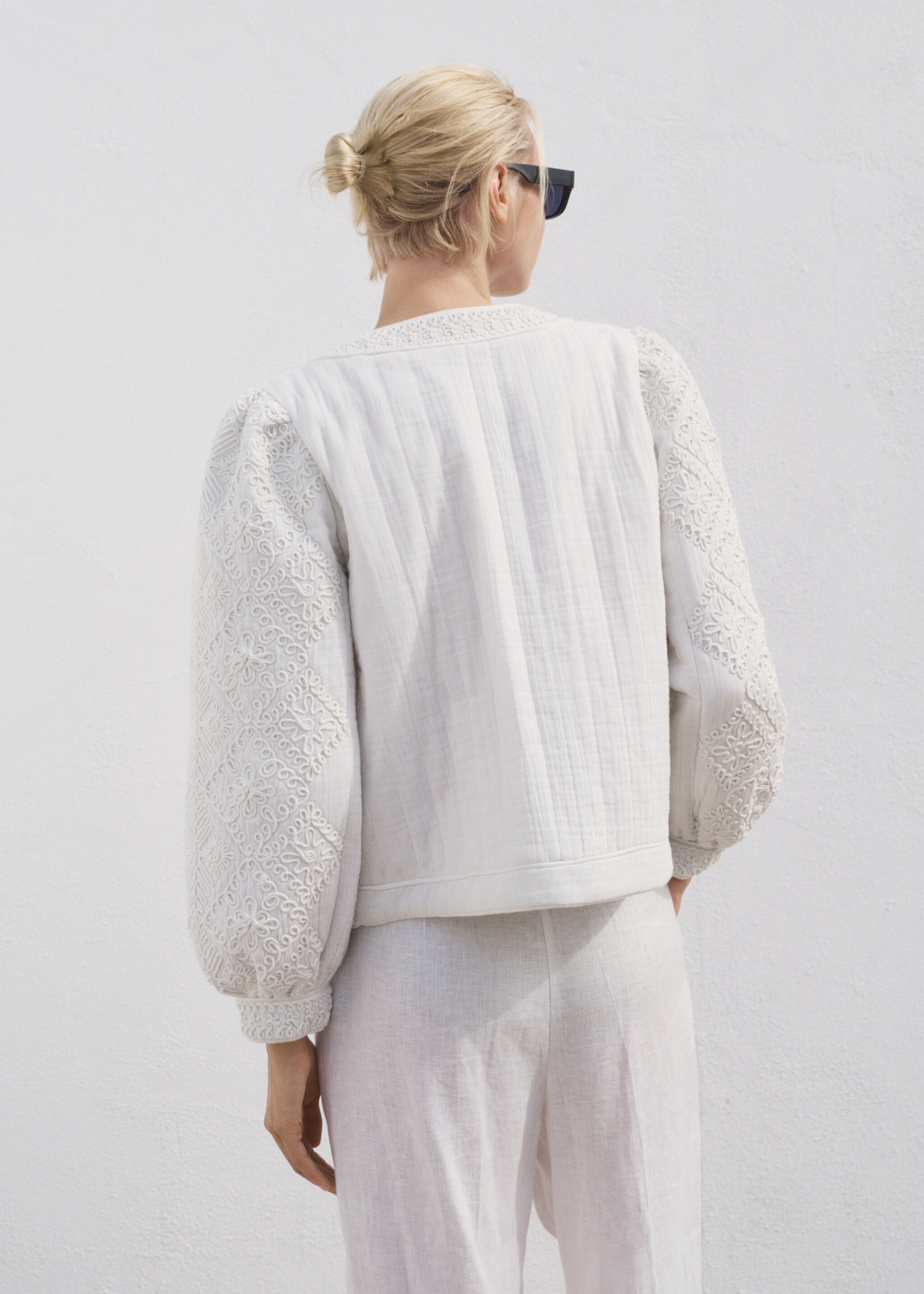 Embroidered cotton jacket - Reverse of the article, White. Ref: 87089219-00.