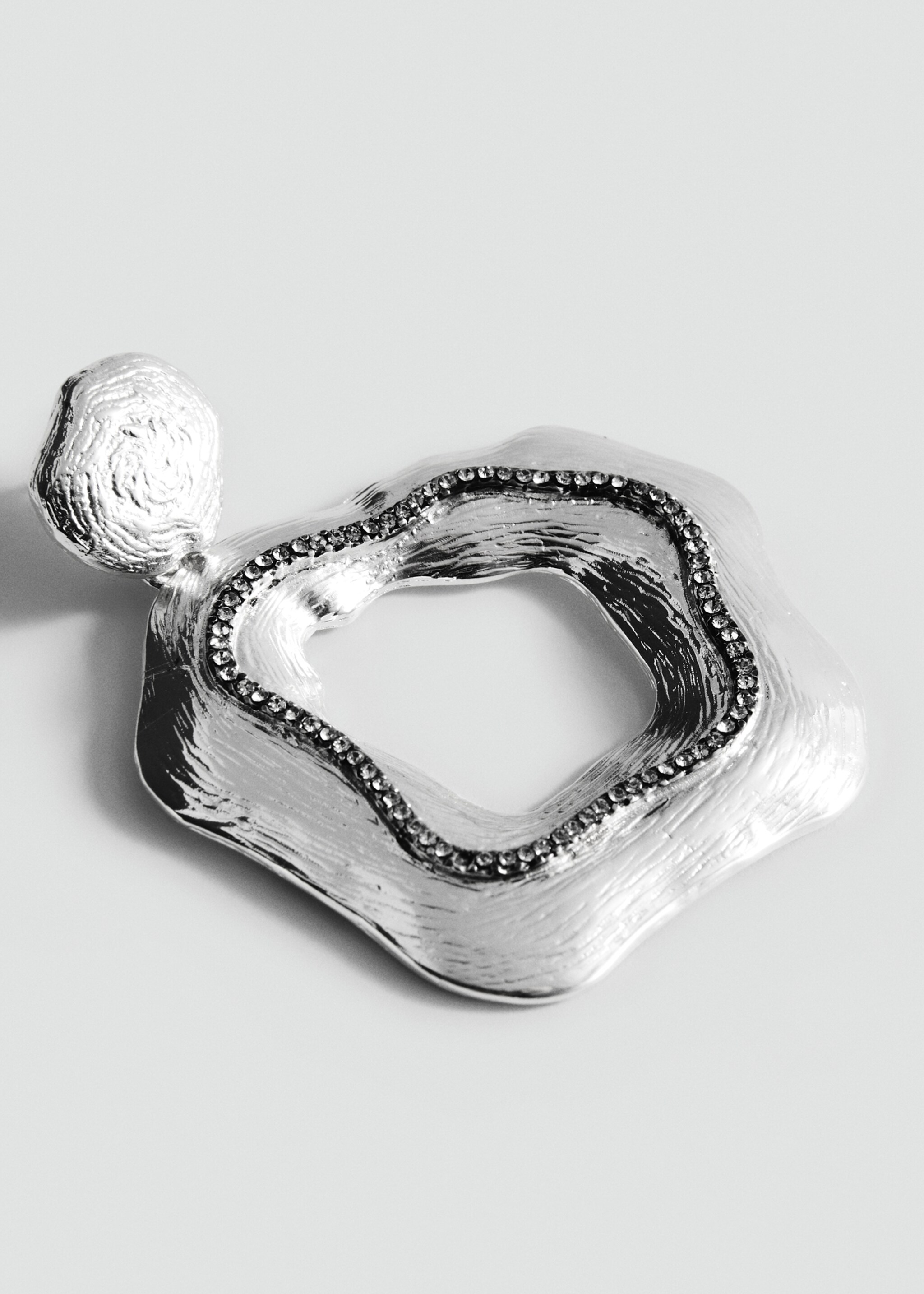Irregular textured earrings - Medium plane, Silver. Ref: 87090412-00.