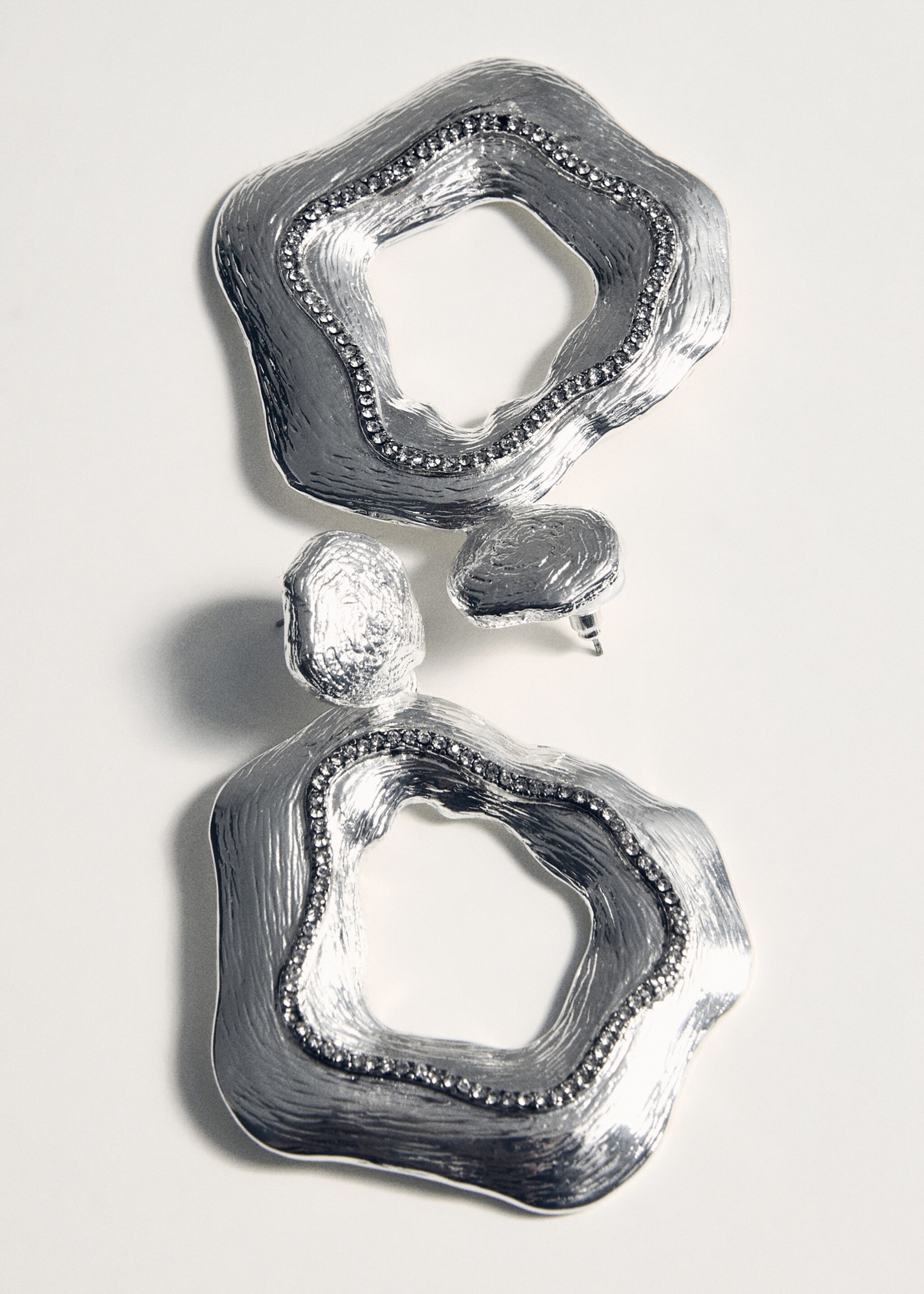 Irregular textured earrings - Details of the article 5, Silver. Ref: 87090412-00.