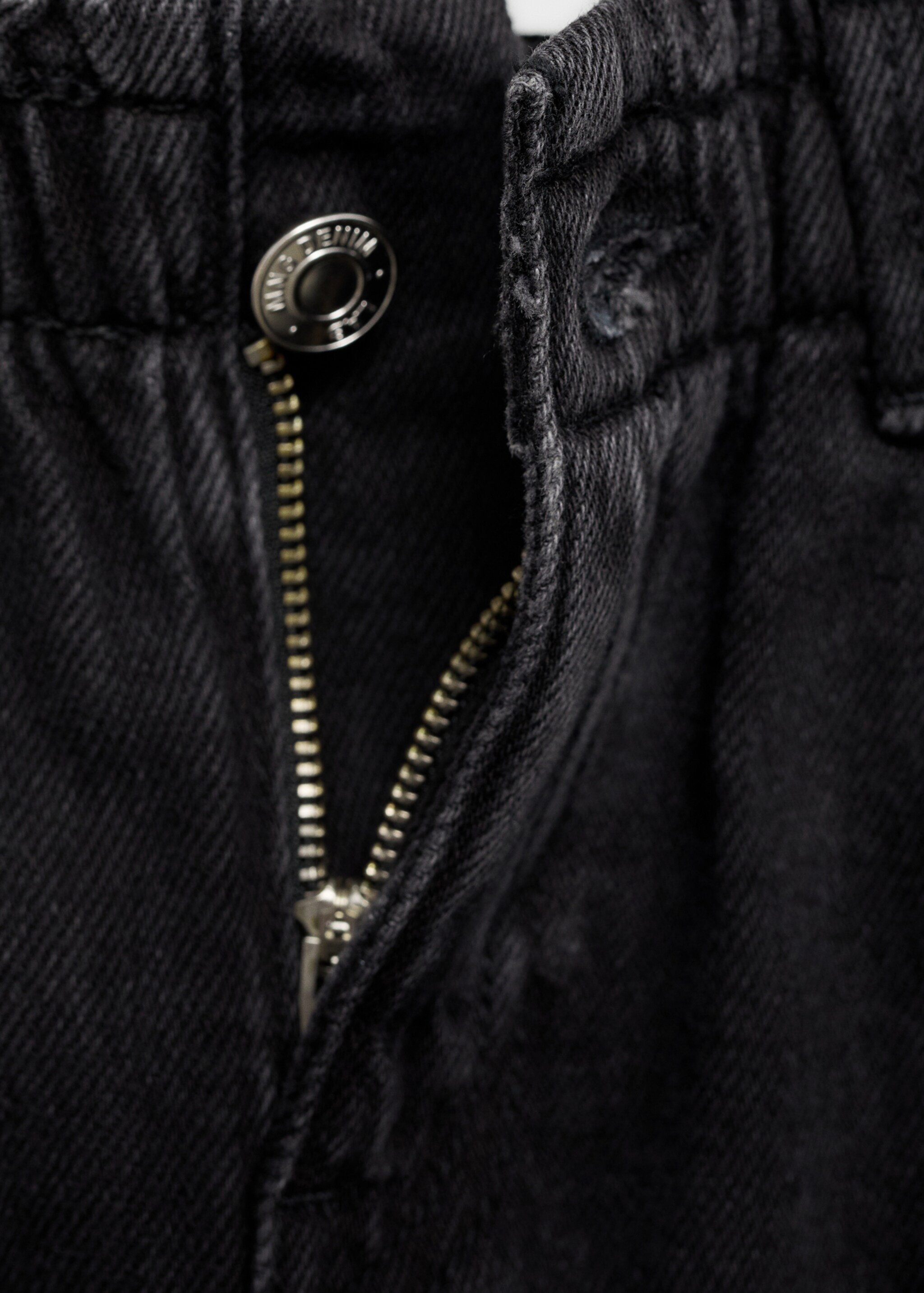 Paperbag jeans - Detail van het artikel 8, Black denim. Ref: 87090413-00.