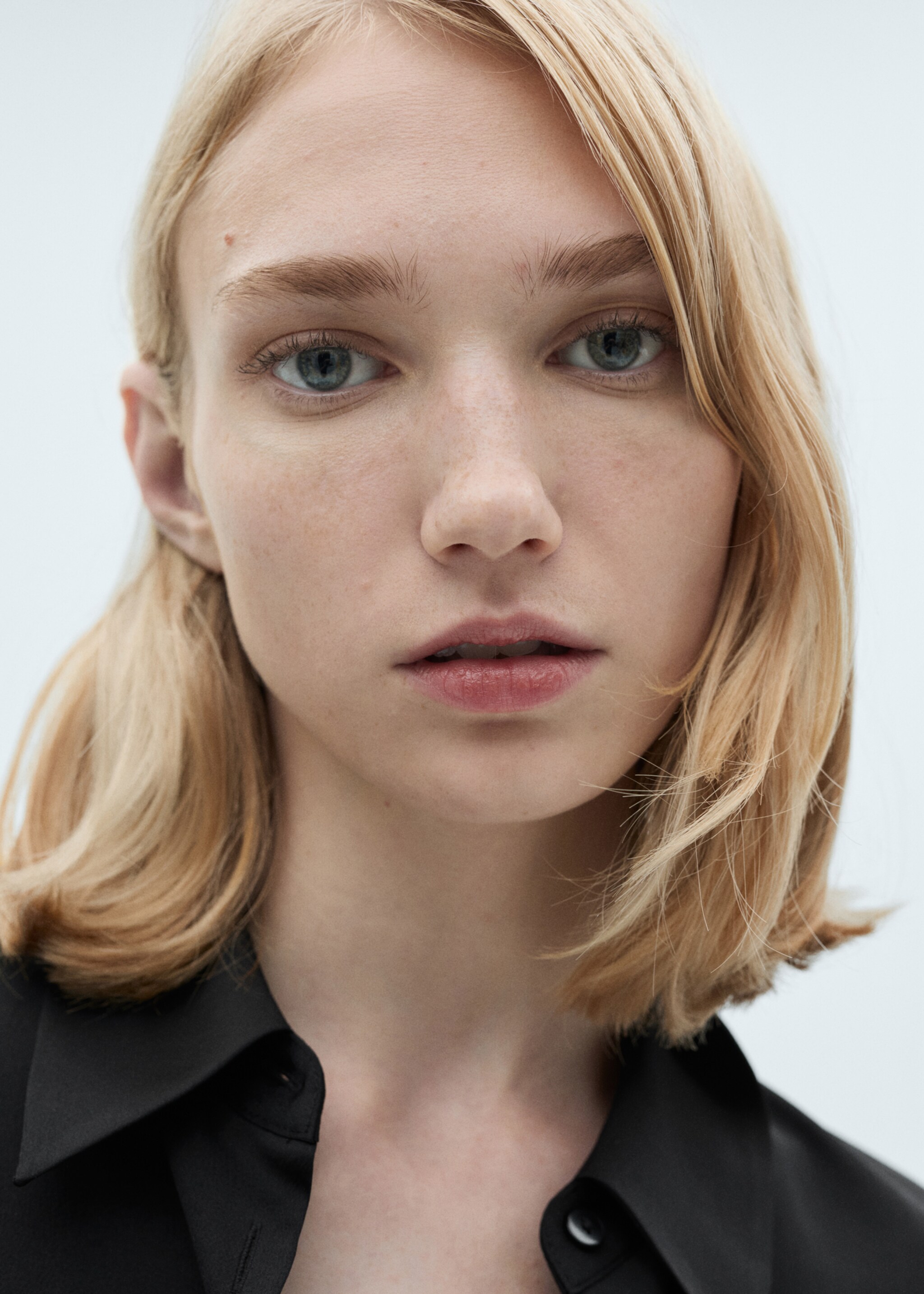 Satin finish flowy shirt - Details of the article 1, Black. Ref: 87090415-00.