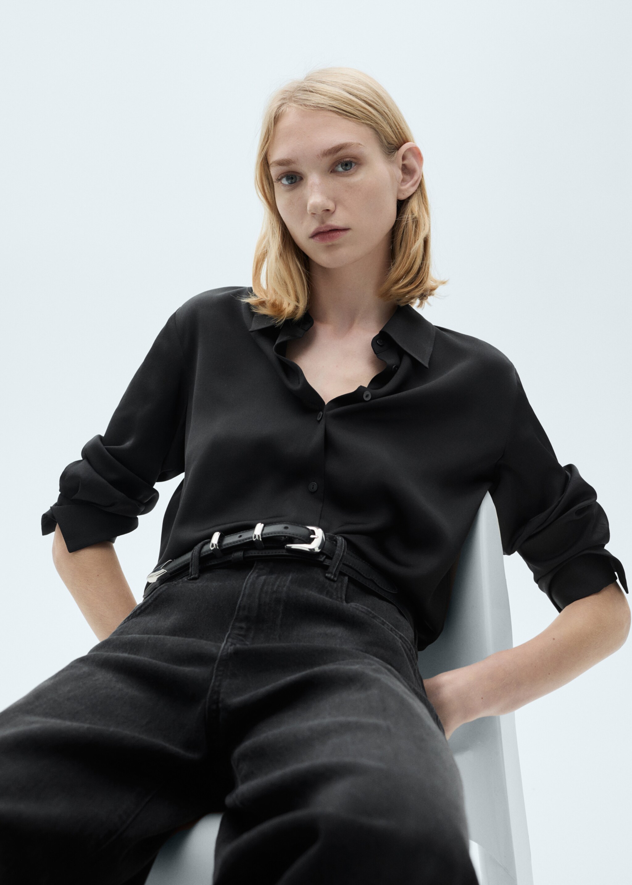 Satin finish flowy shirt - Details of the article 2, Black. Ref: 87090415-00.