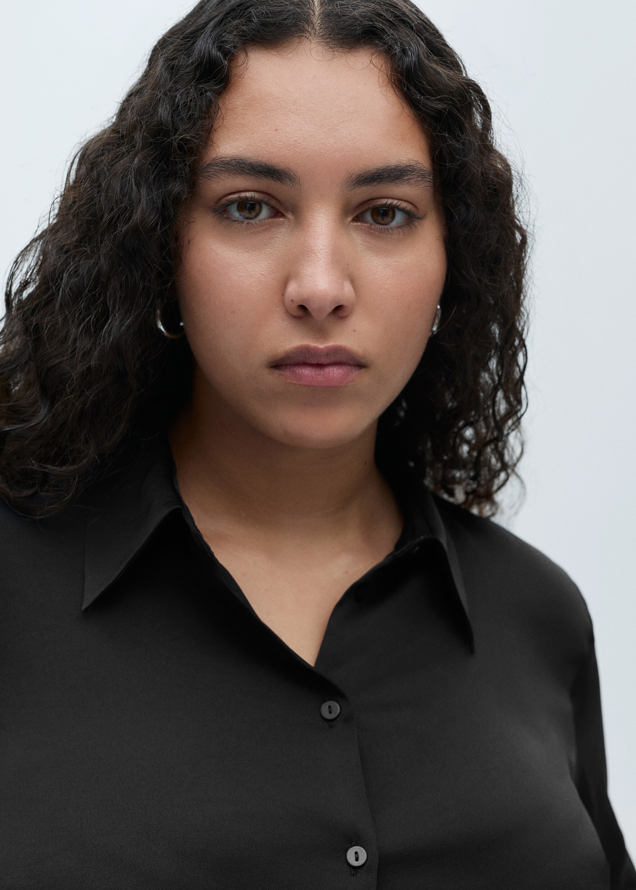 Satin finish flowy shirt - Details of the article 4, Black. Ref: 87090415-00.