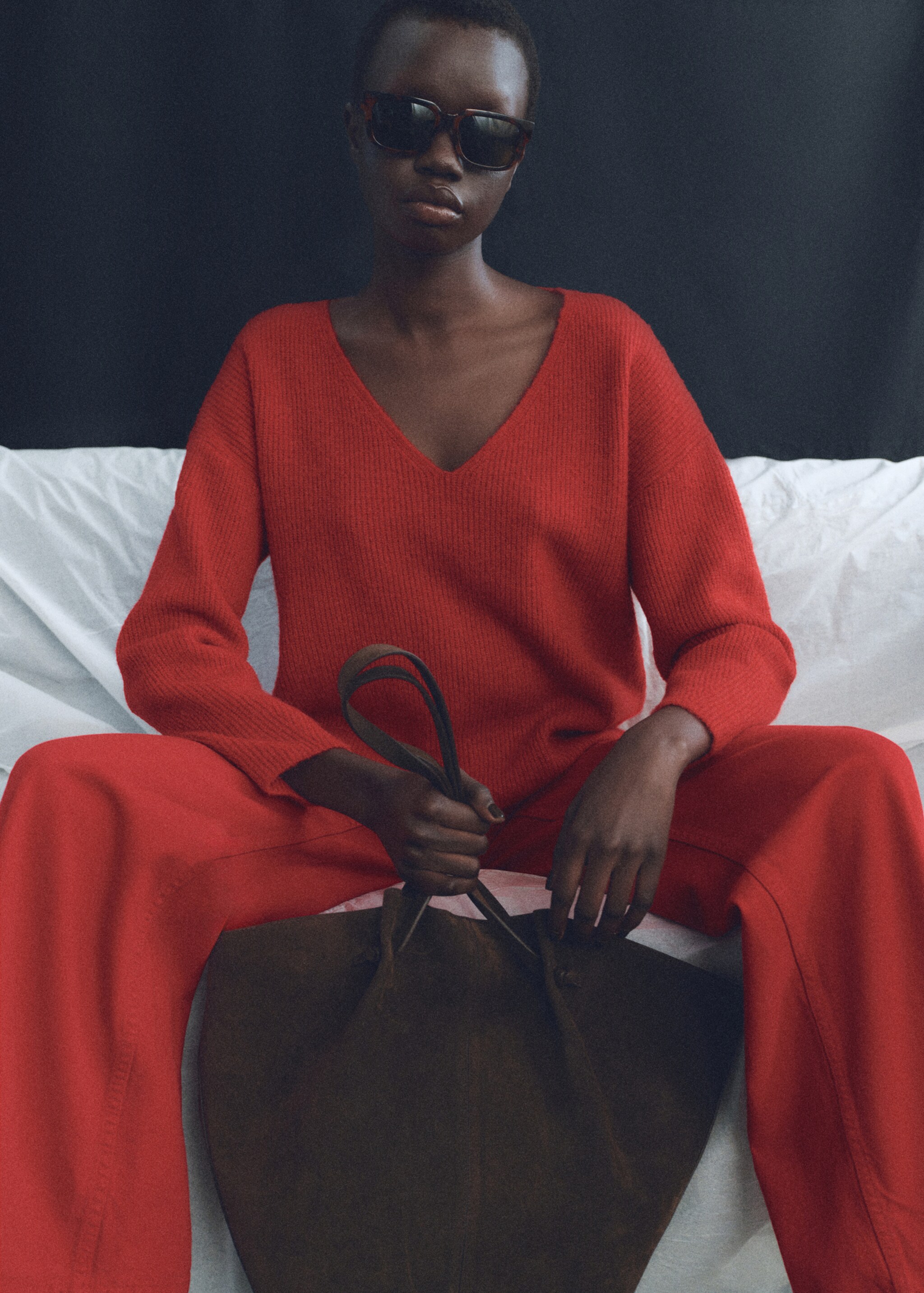 Strickpullover mit V-Ausschnitt - Mittlere Ansicht, Rot. Ref: 87090423-00.