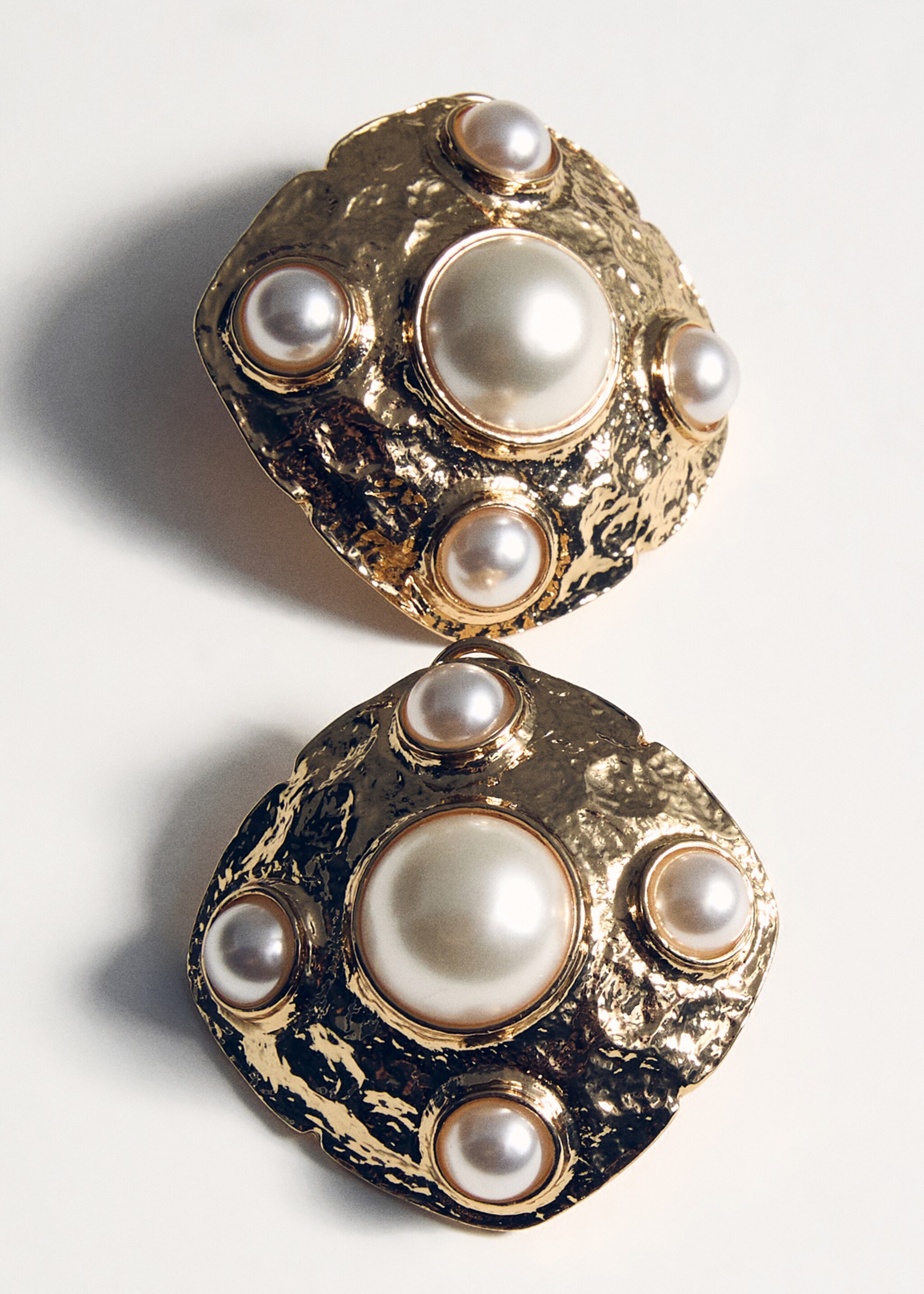 Boucles d'oreilles texture ornement perles - Détail de l'article 5, Or. Ref: 87090424-00.