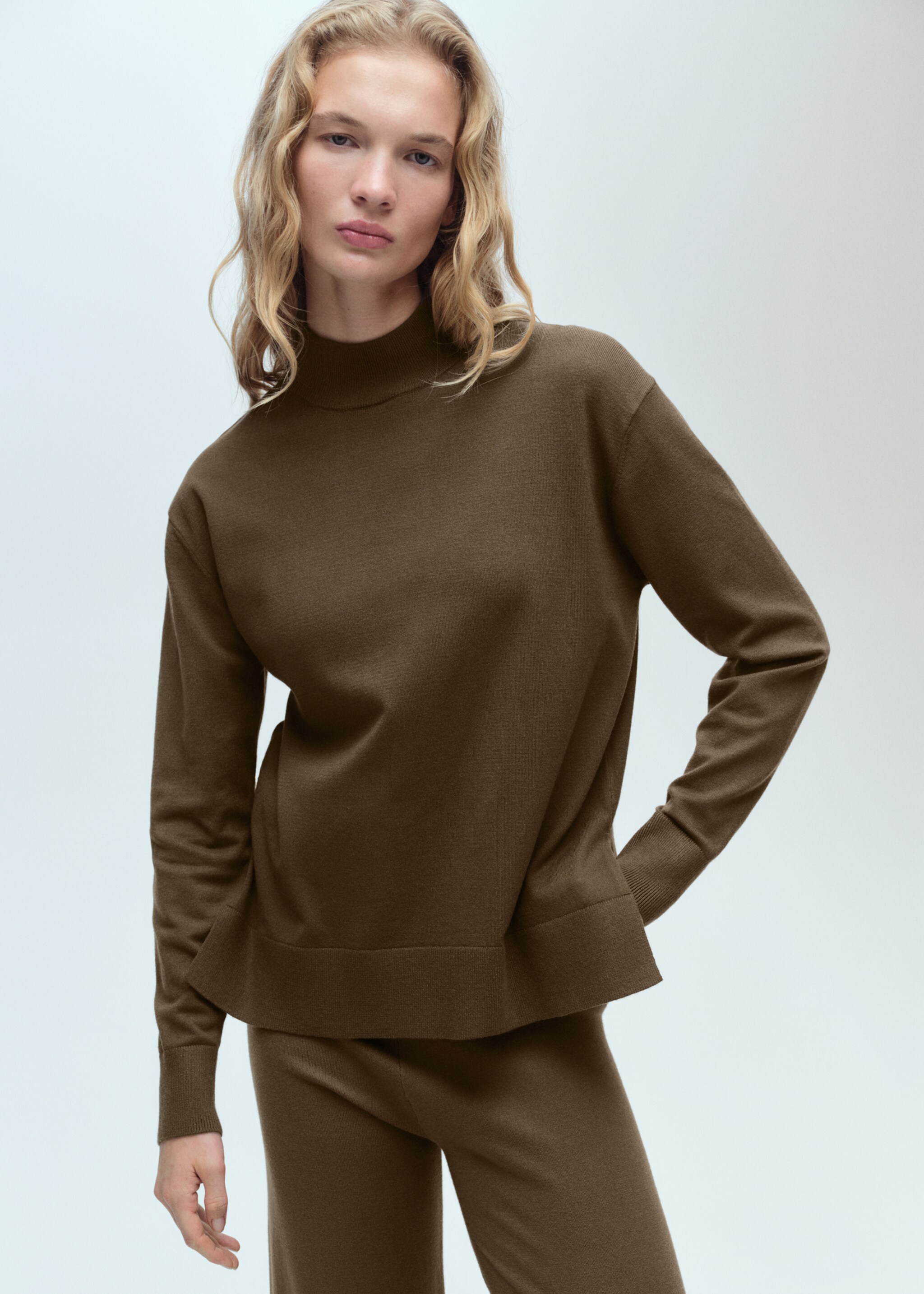 Pull-over maille col montant - Plan moyen, Kaki. Ref: 87090430-00.