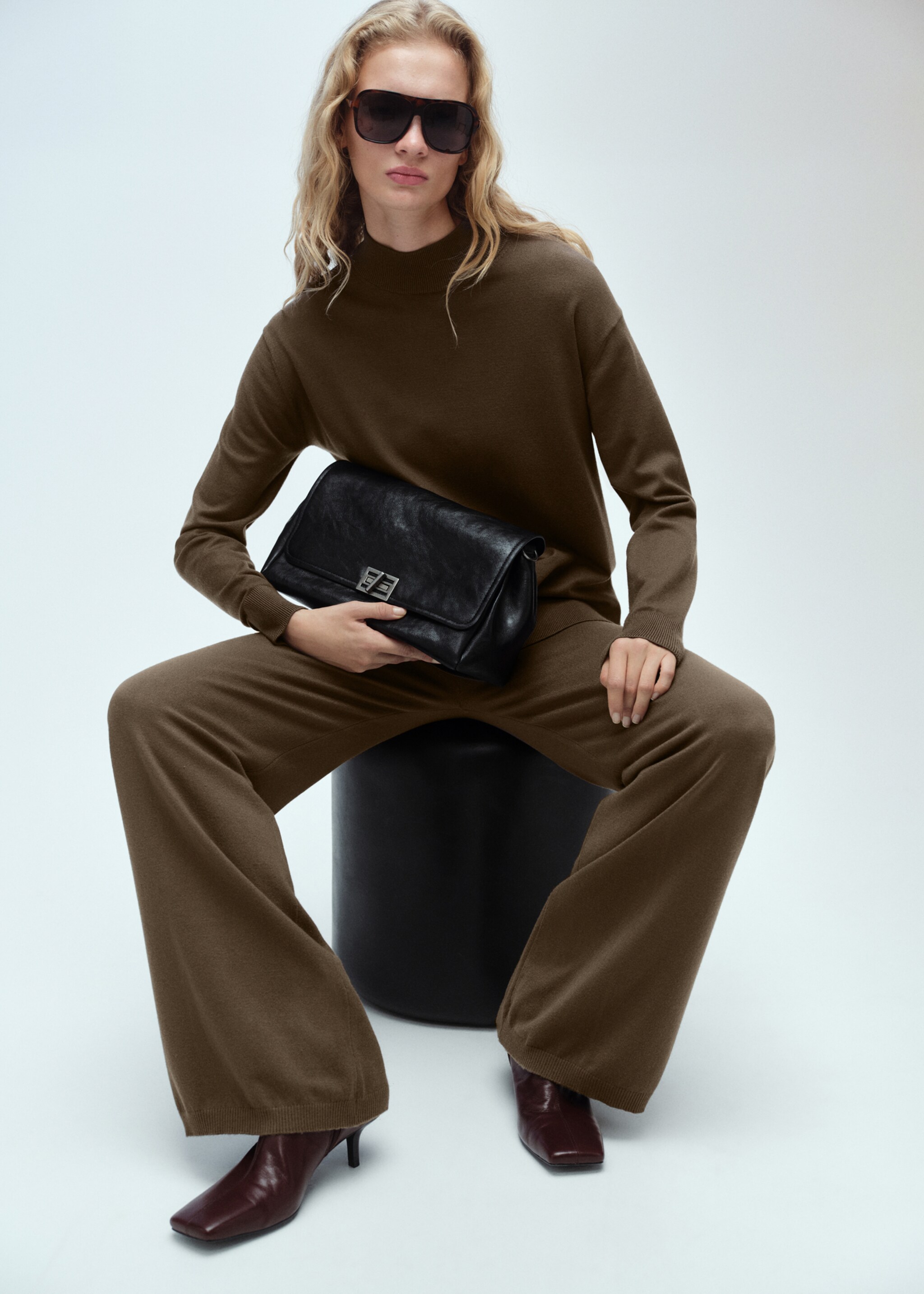 Pull-over maille col montant - Détail de l'article 2, Kaki. Ref: 87090430-00.