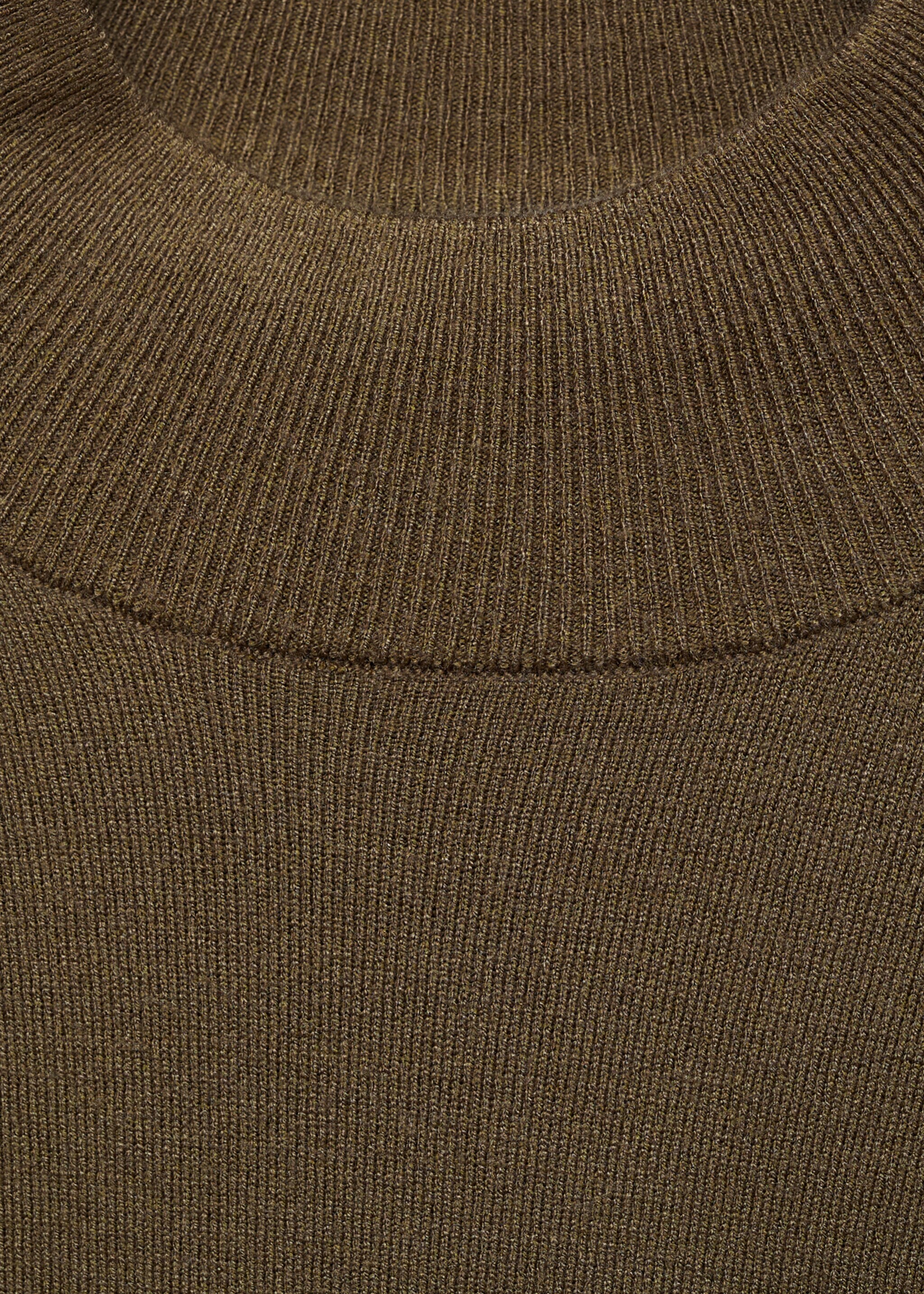 Pull-over maille col montant - Détail de l'article 8, Kaki. Ref: 87090430-00.