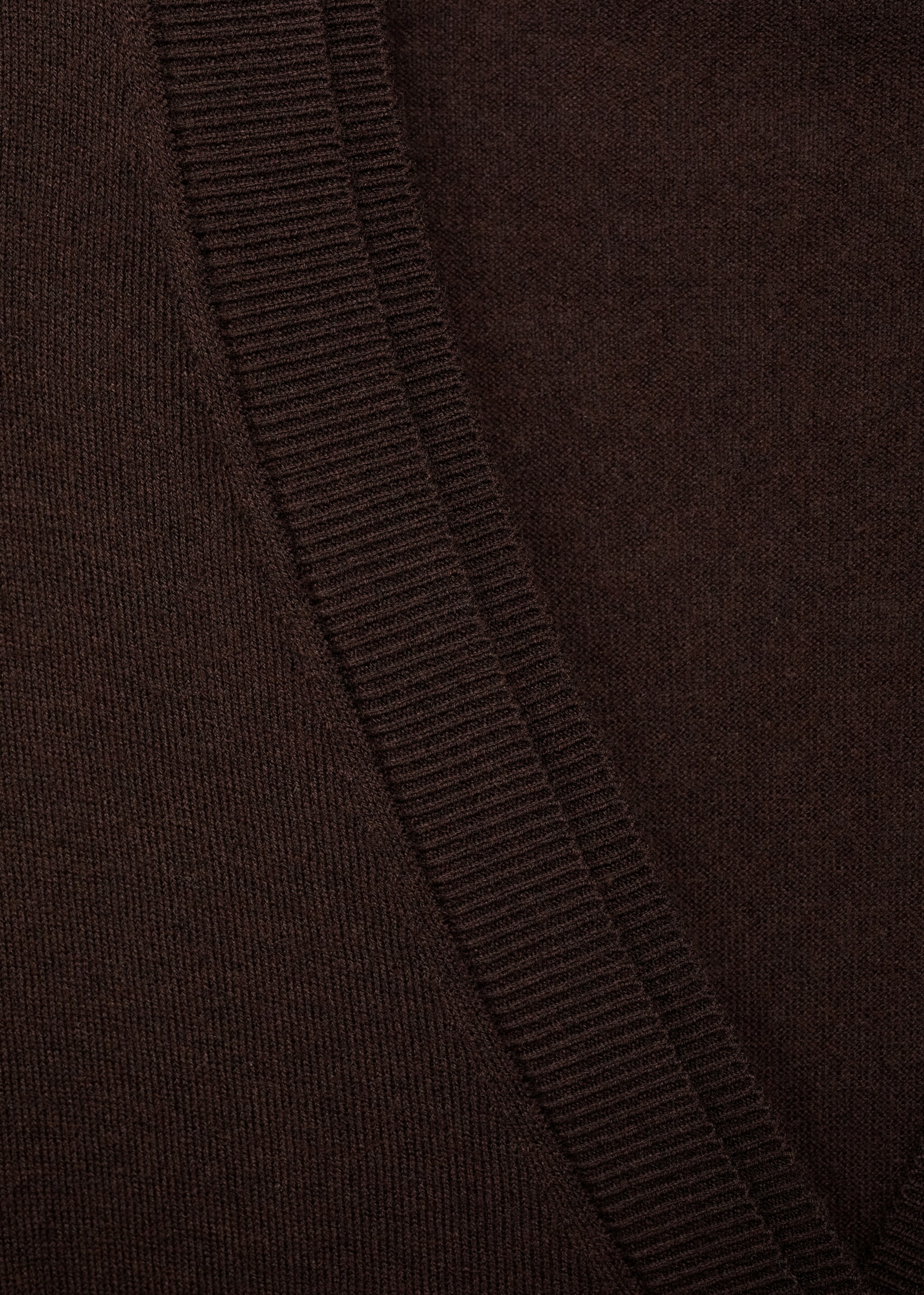 Úpletový kardigan s výstřihem do V - Detail zboží 0, Čokoládová. Ref: 87090432-00.