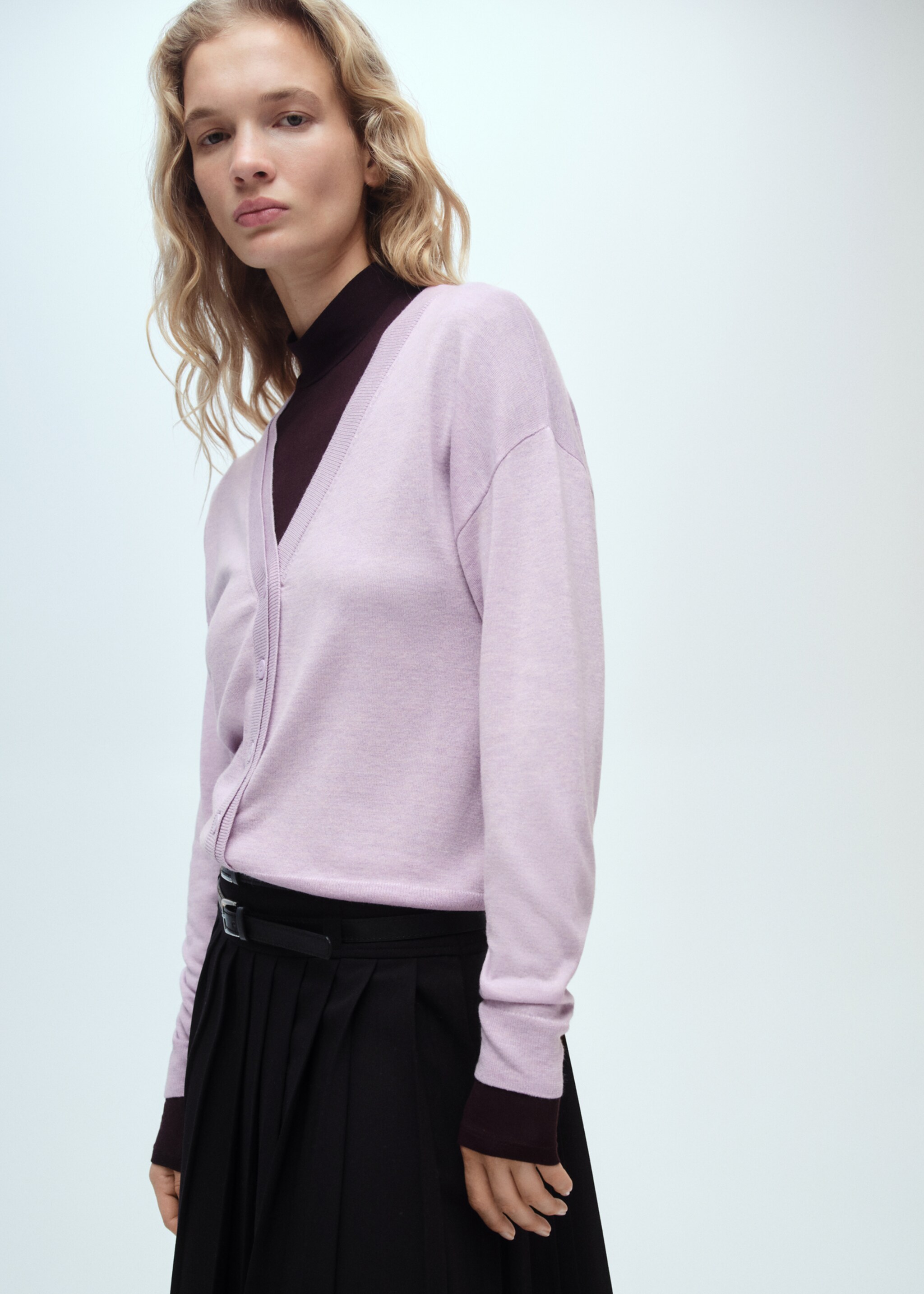 V-neck knitted cardigan - Medium plane, Light/Pastel Purple. Ref: 87090432-00.