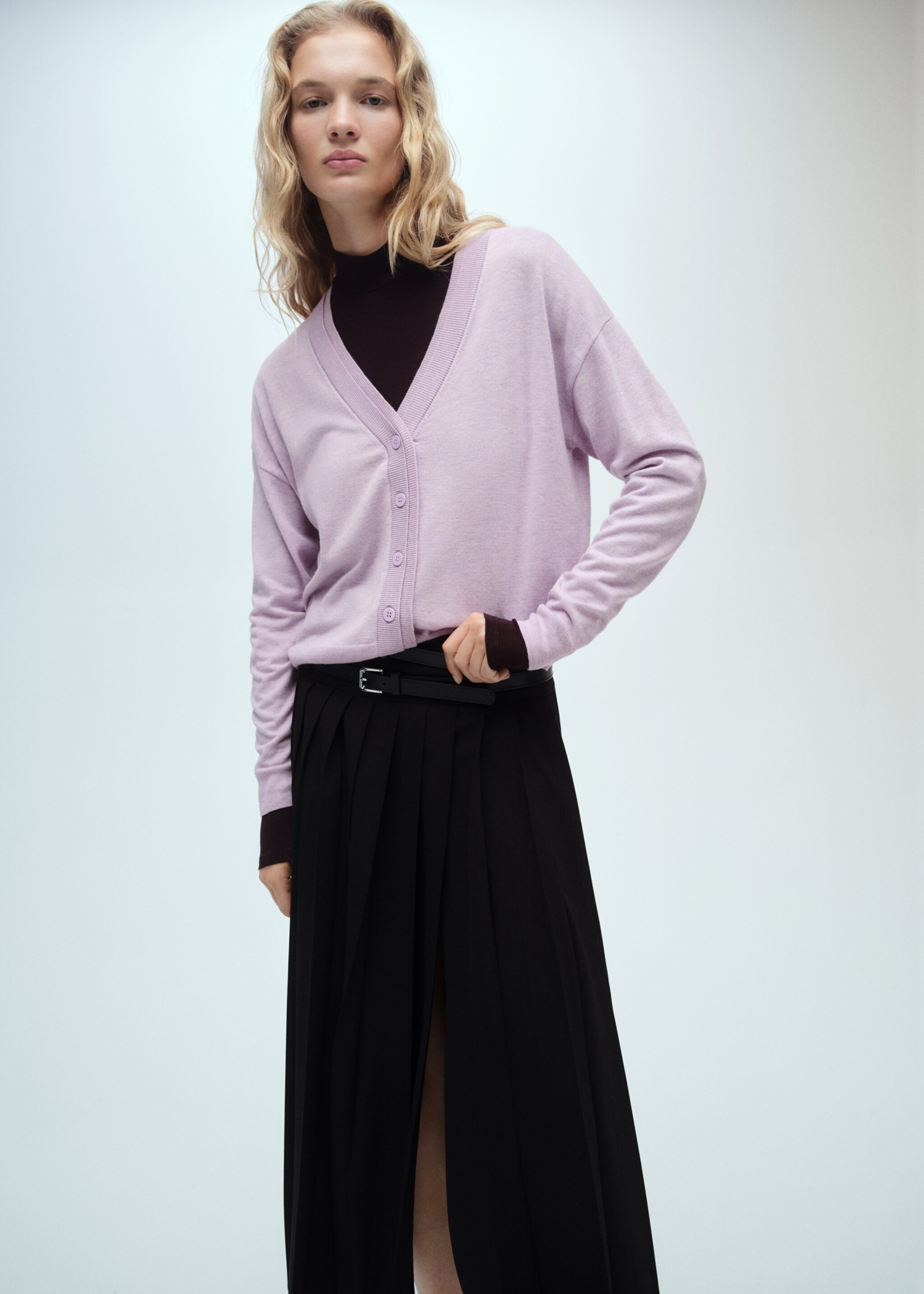 V-neck knitted cardigan - Details of the article 2, Light/Pastel Purple. Ref: 87090432-00.