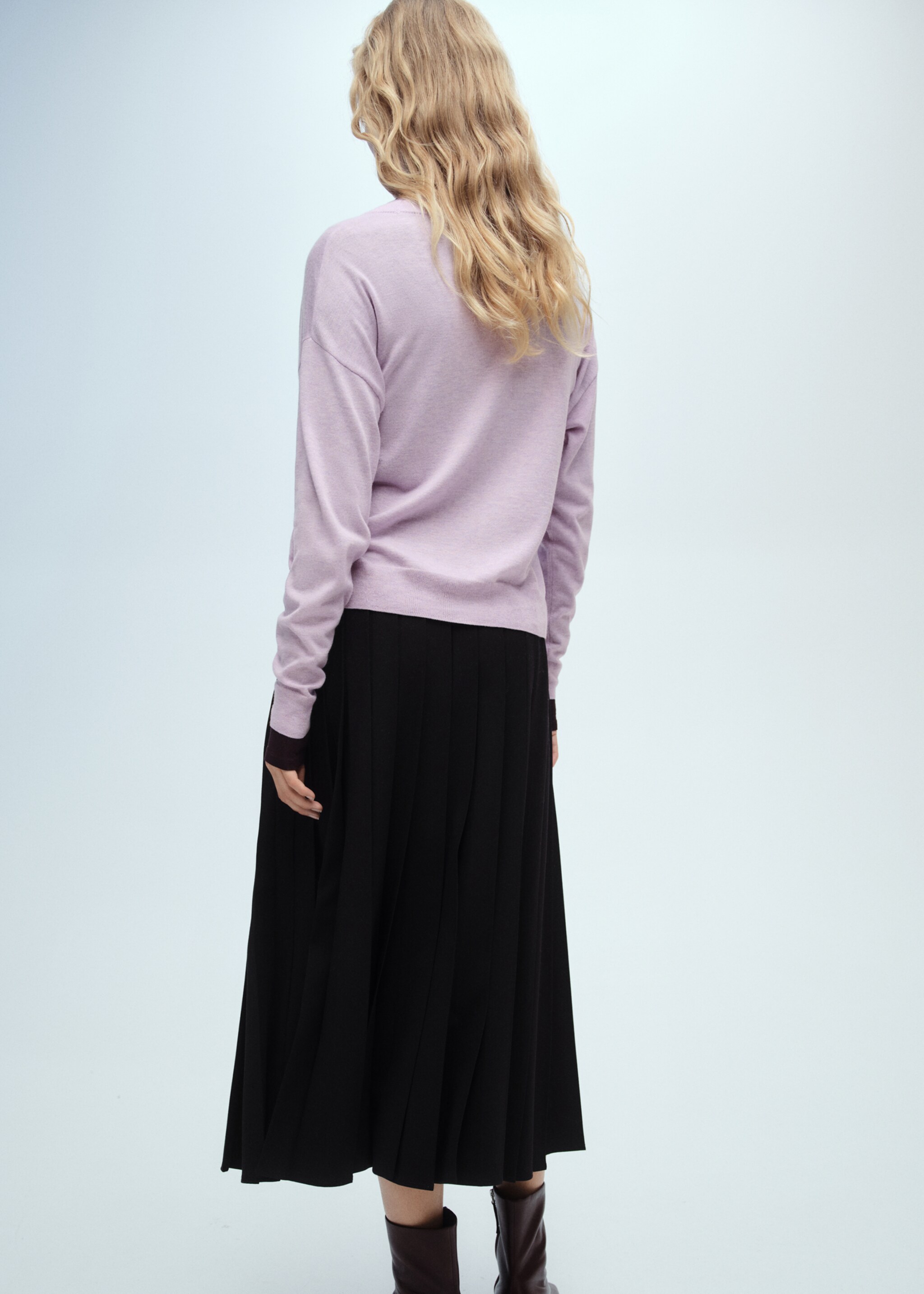 V-neck knitted cardigan - Reverse of the article, Light/Pastel Purple. Ref: 87090432-00.