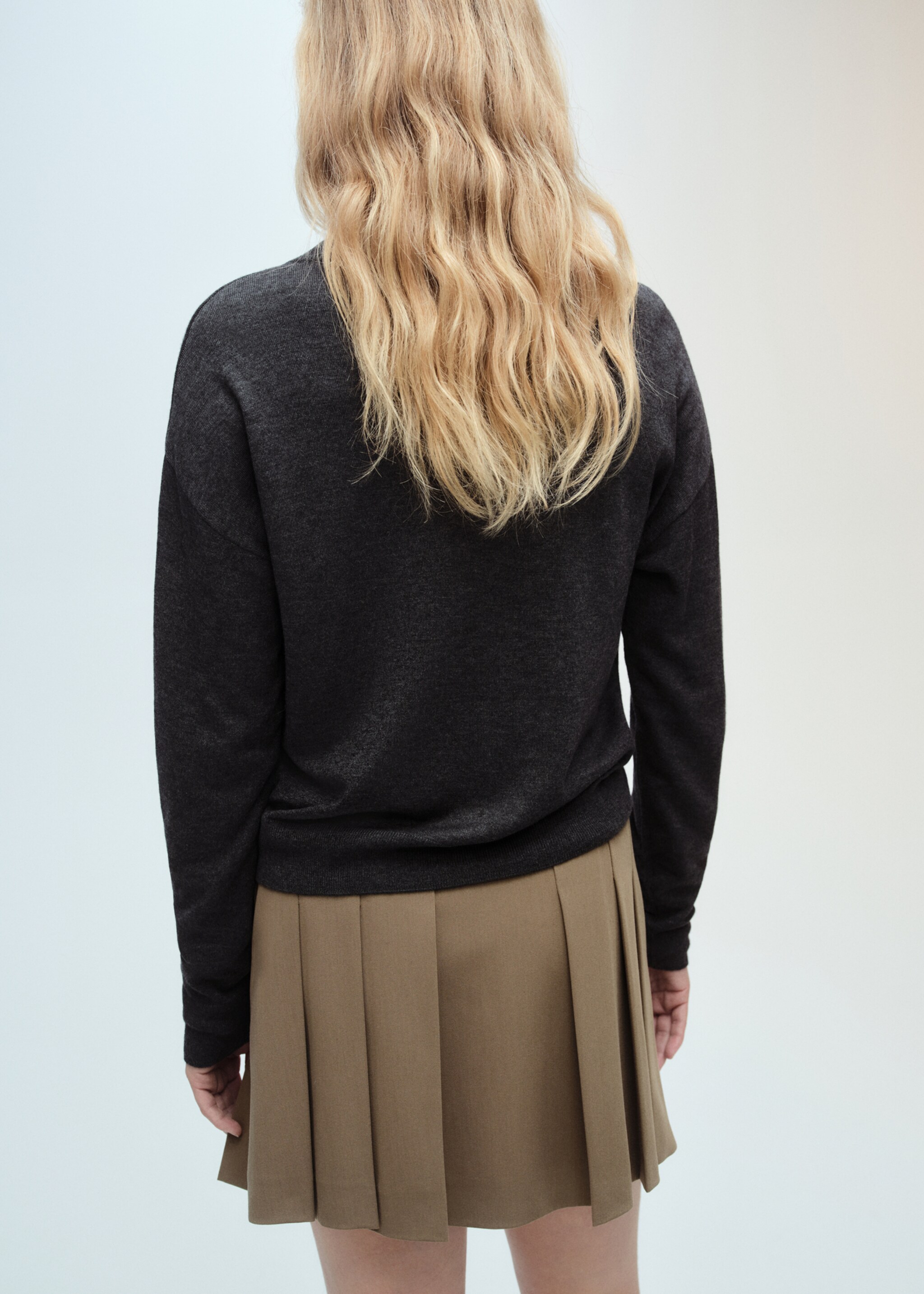 V-neck knitted cardigan - Reverse of the article, Dark Heather Grey. Ref: 87090432-00.