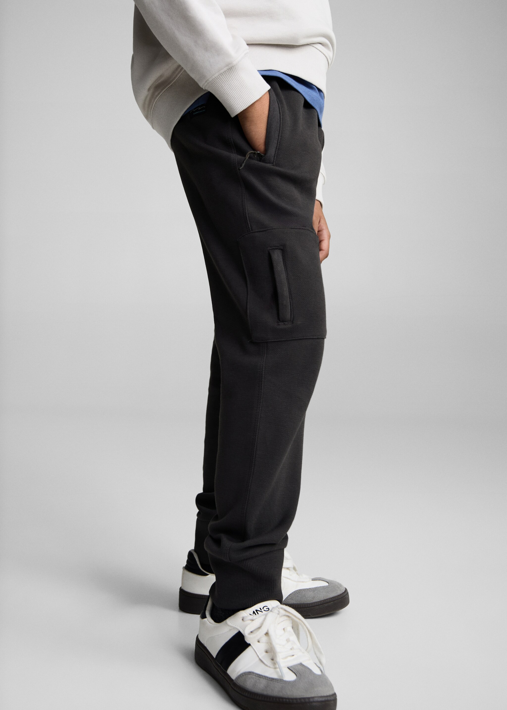 Joger nadrág rugalmas derékrésszel - Felezősík, Faszén. Ref: 87090433-00.