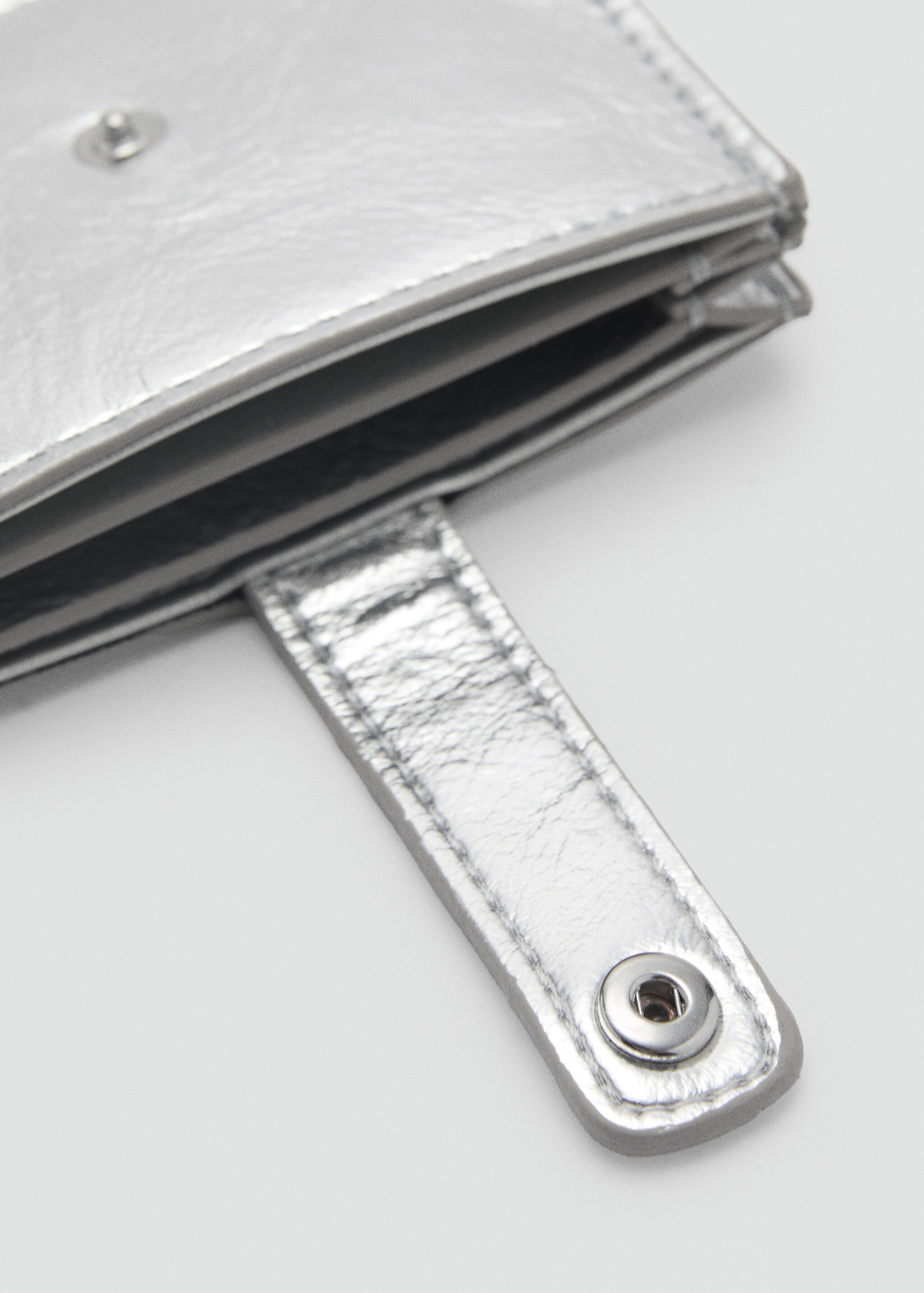 Metallic cardholder - Details of the article 2, Silver. Ref: 87090436-00.