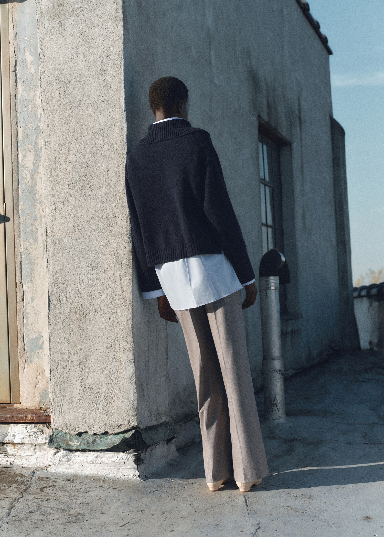 Mid-rise wide leg trousers - Reverse of the article