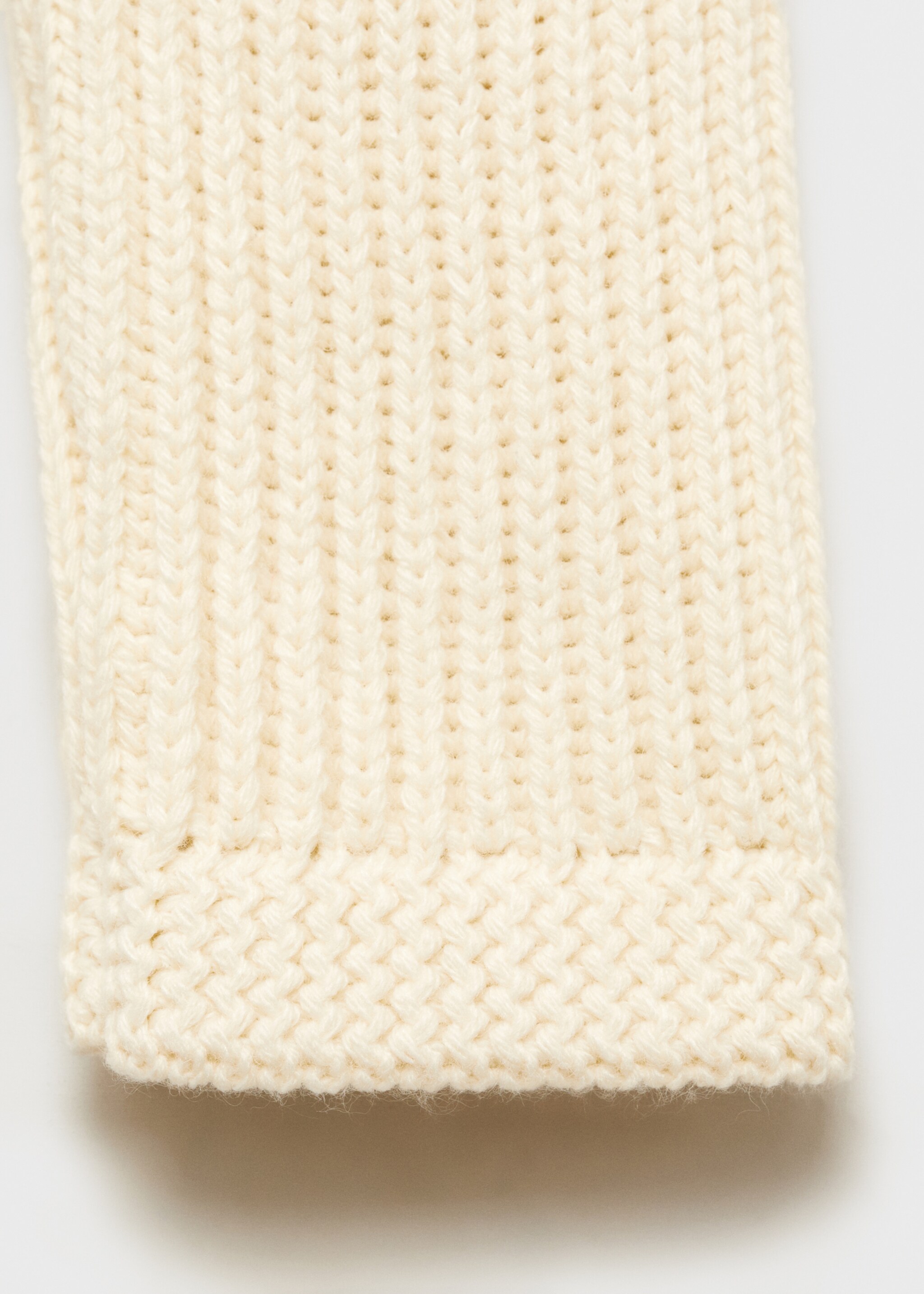 Strickjacke mit Schmuckknöpfen - Detail des Artikels 0, Ecru. Ref: 87090451-00.