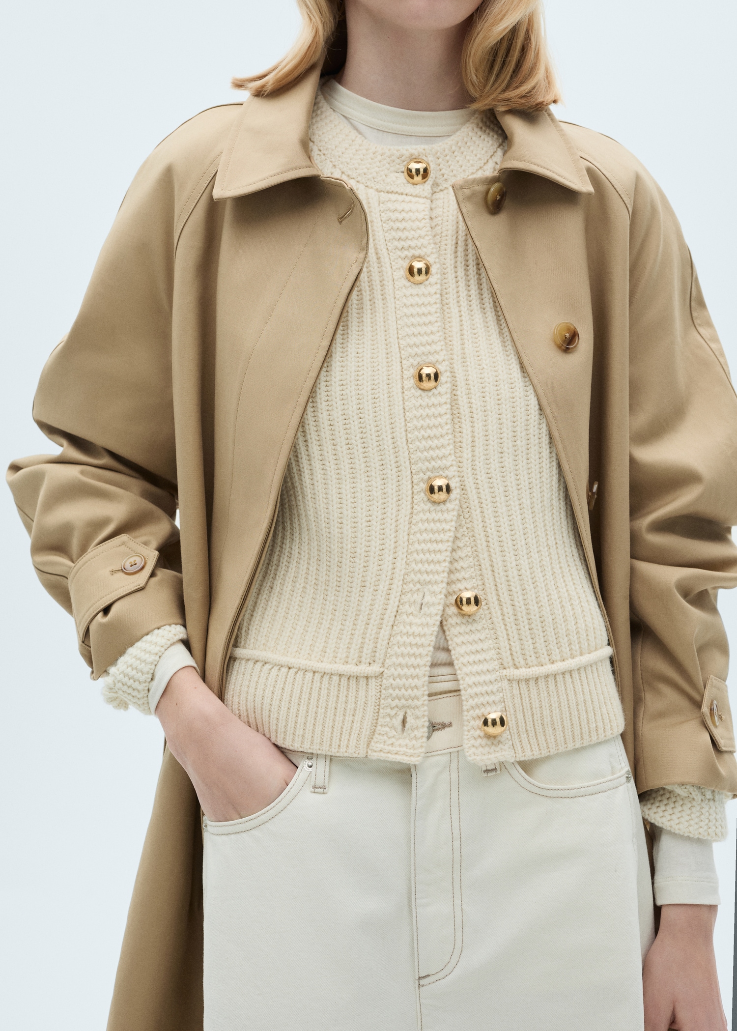 Strickjacke mit Schmuckknöpfen - Detail des Artikels 6