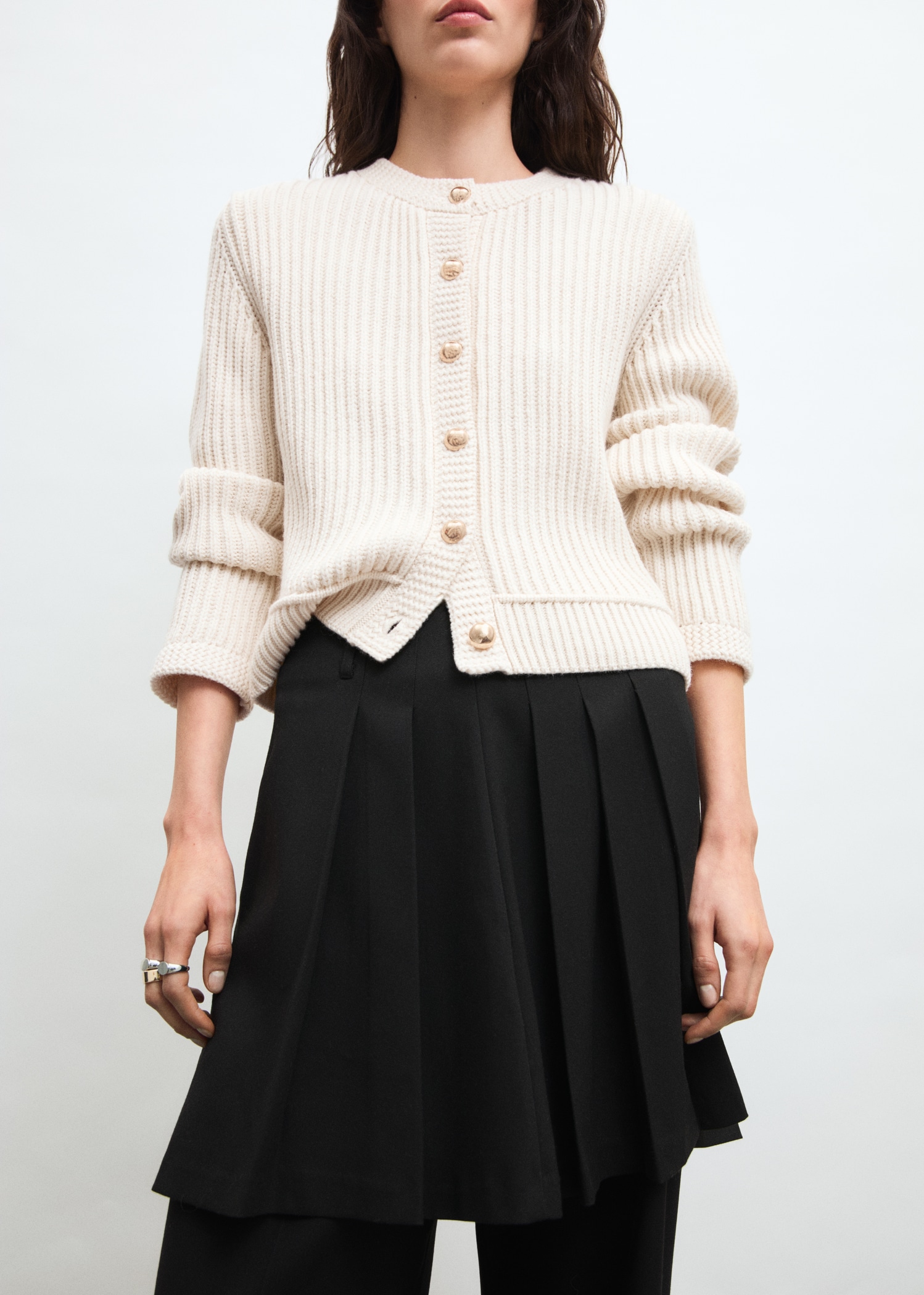 Strickjacke mit Schmuckknöpfen - Detail des Artikels 7