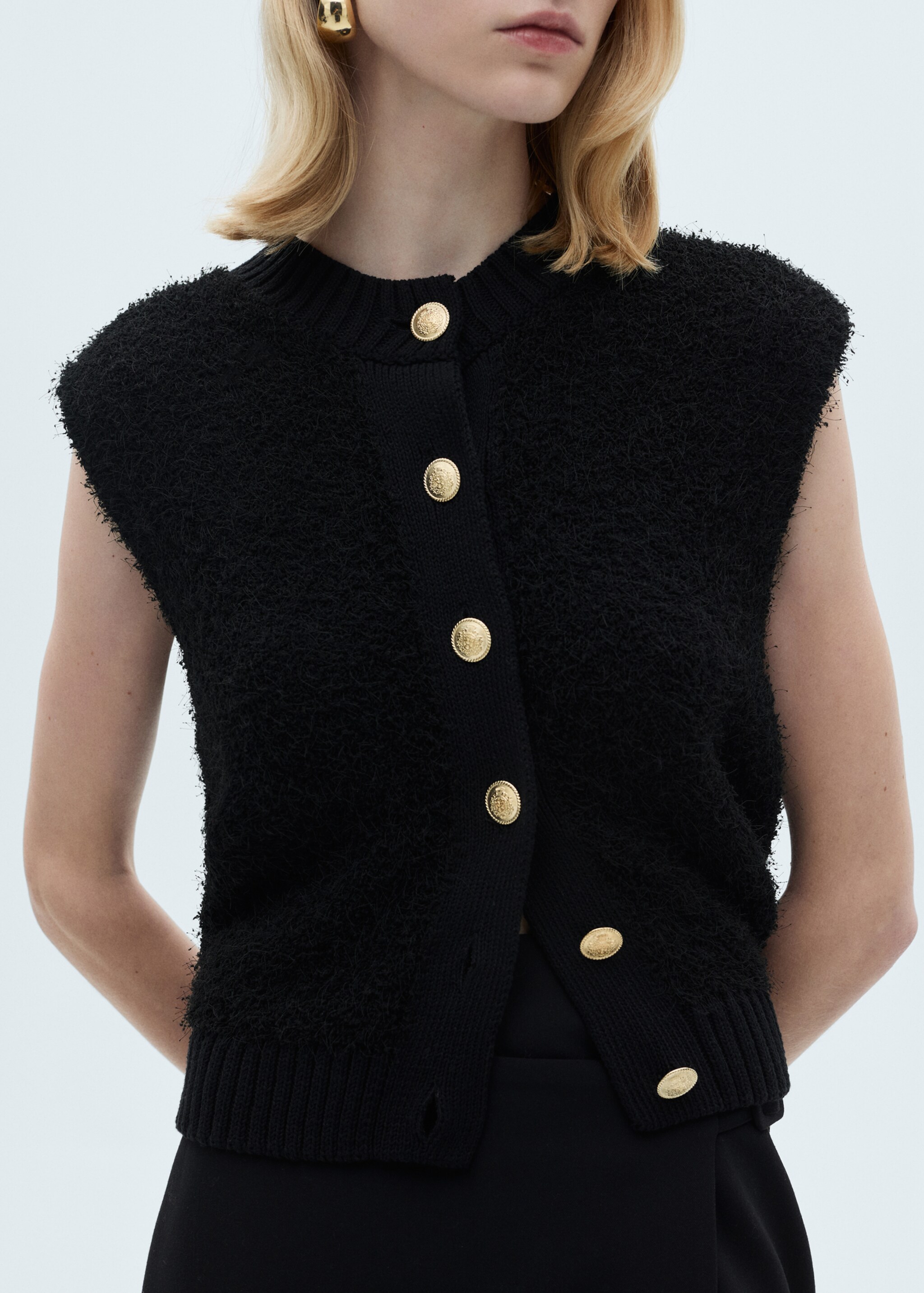 Knitted gilet with buttons - Details of the article 6, Black. Ref: 87090452-00.