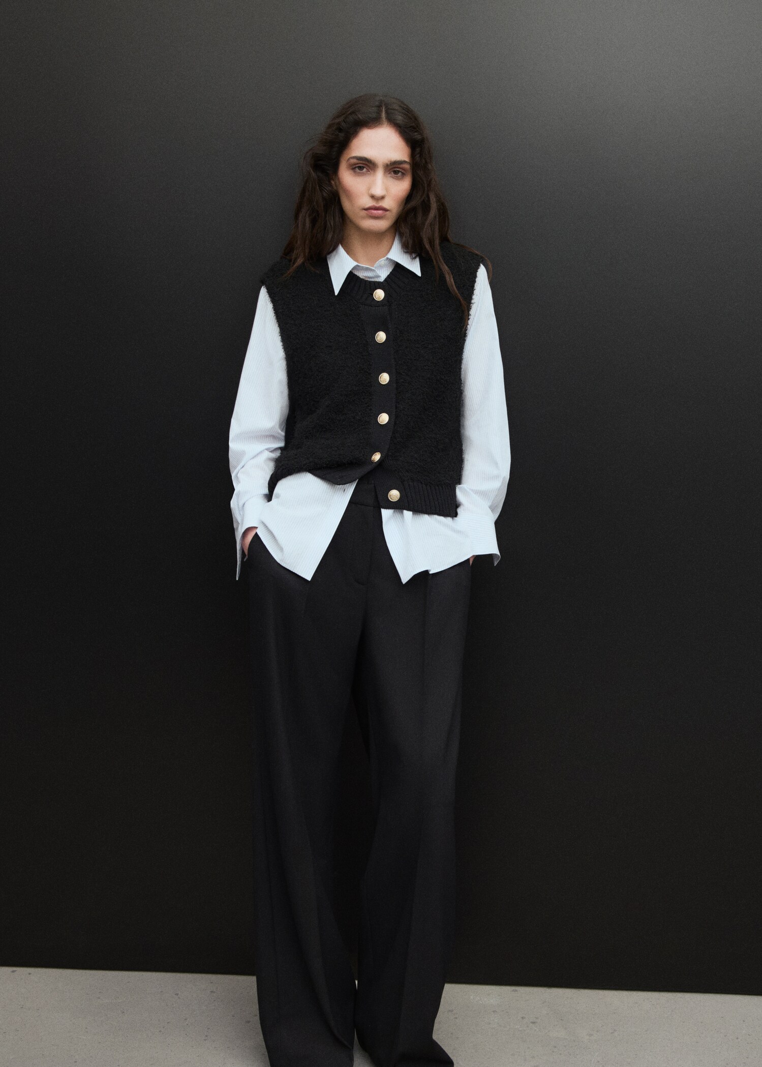 Knitted gilet with buttons - Details of the article 7