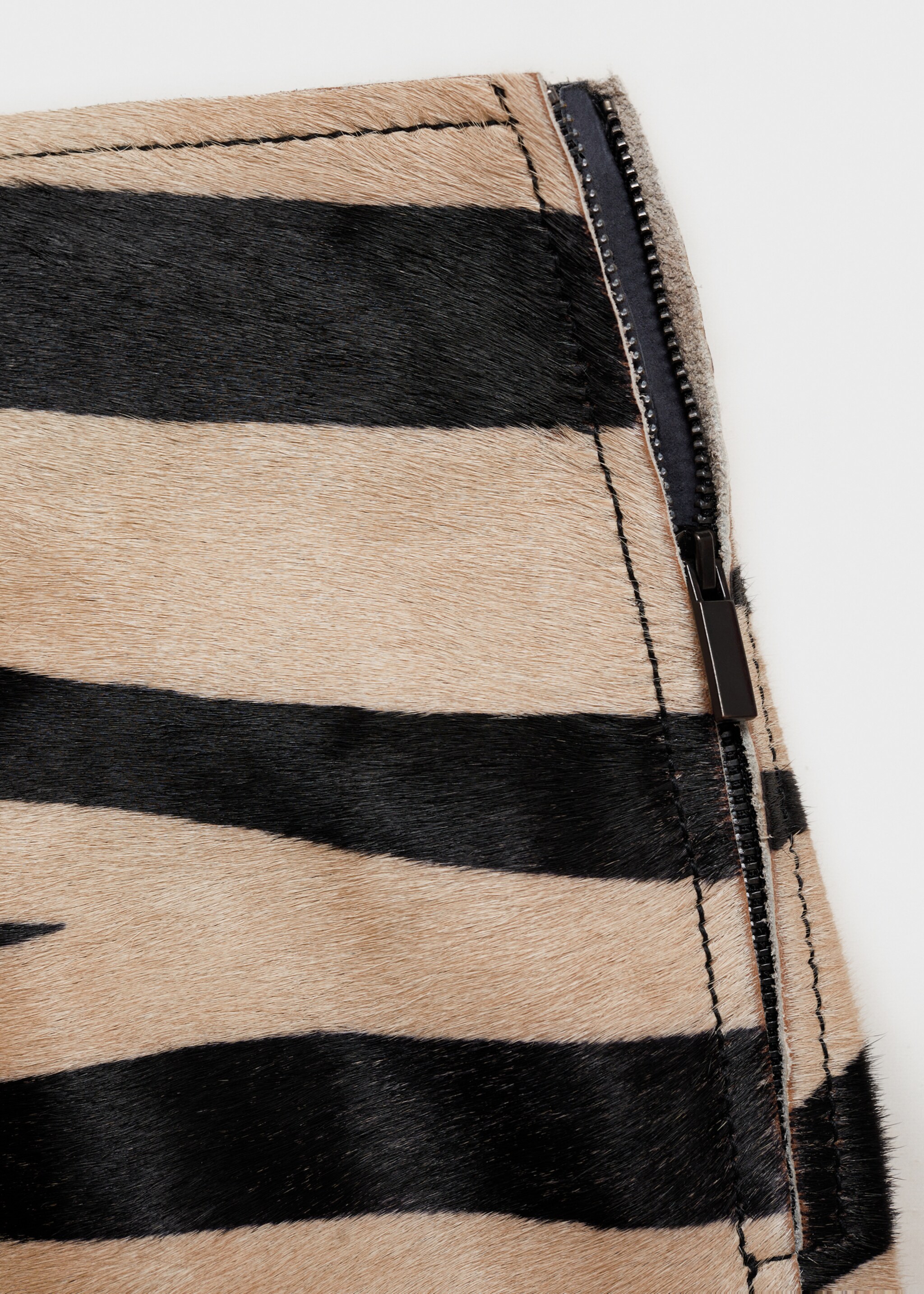 Zebra-print fur skirt - Details of the article 8, Black. Ref: 87090454-00.
