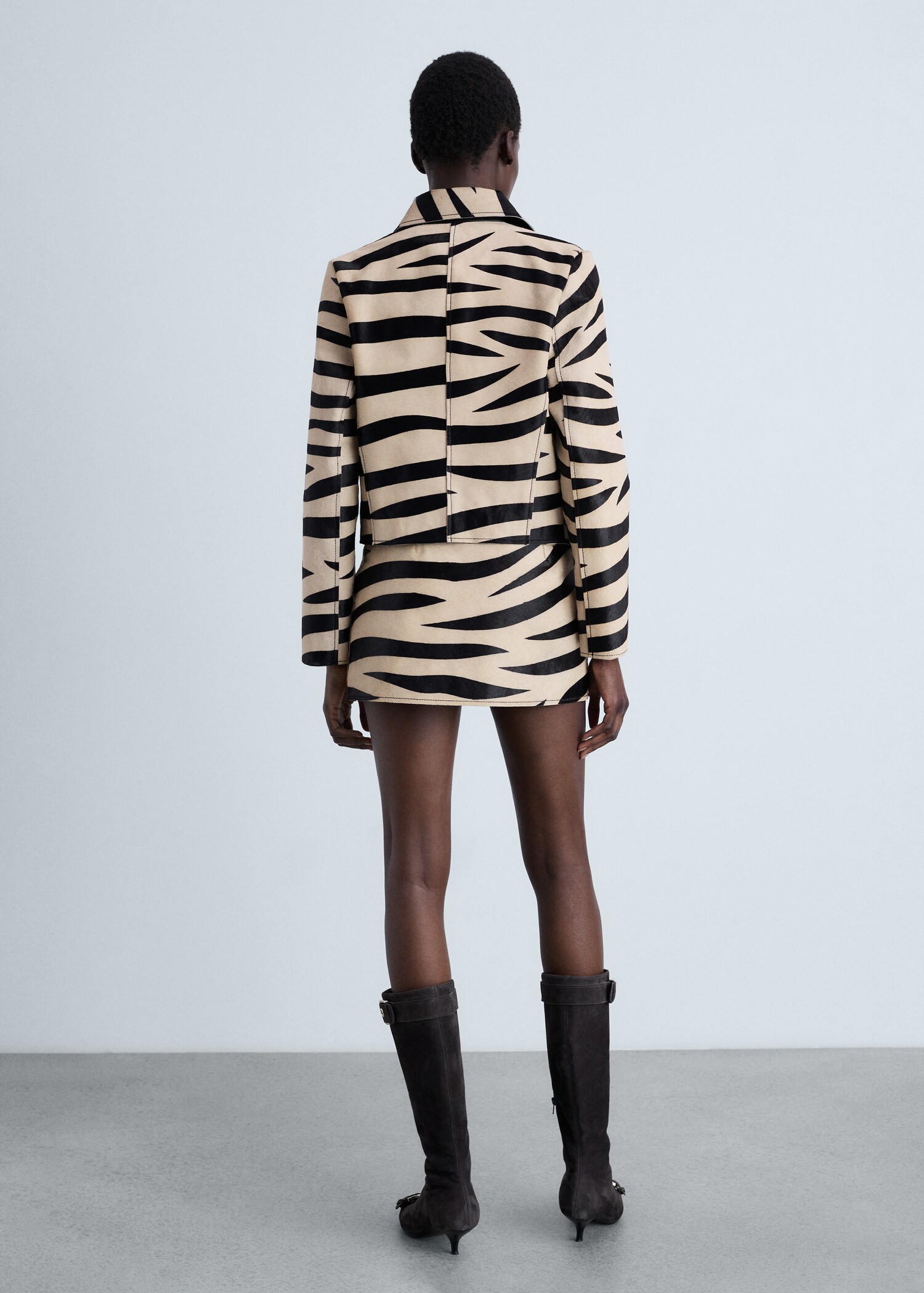 Zebra-print fur skirt - Reverse of the article