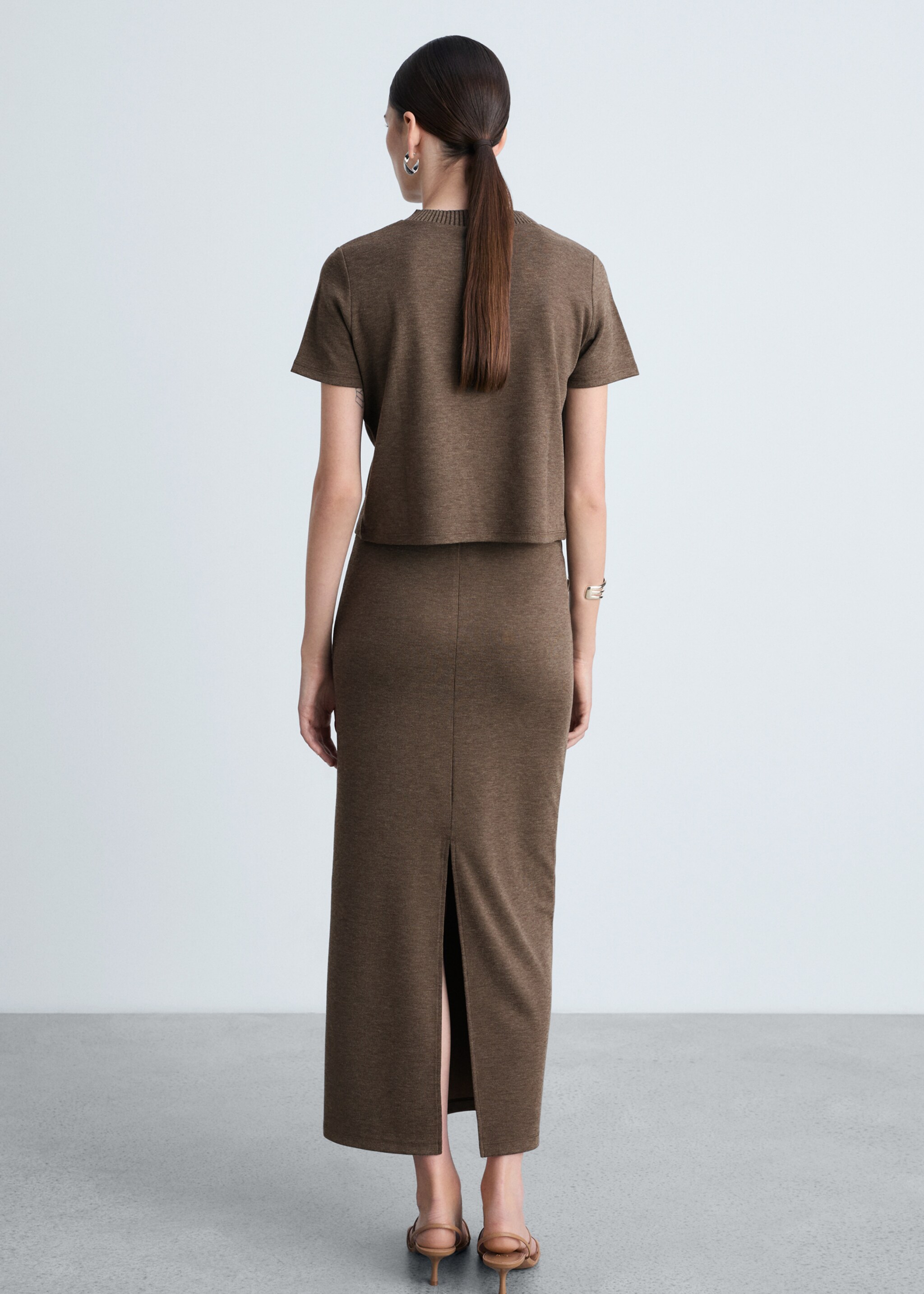 Short-sleeve knitted t-shirt - Reverse of the article, Brown. Ref: 87090455-00.