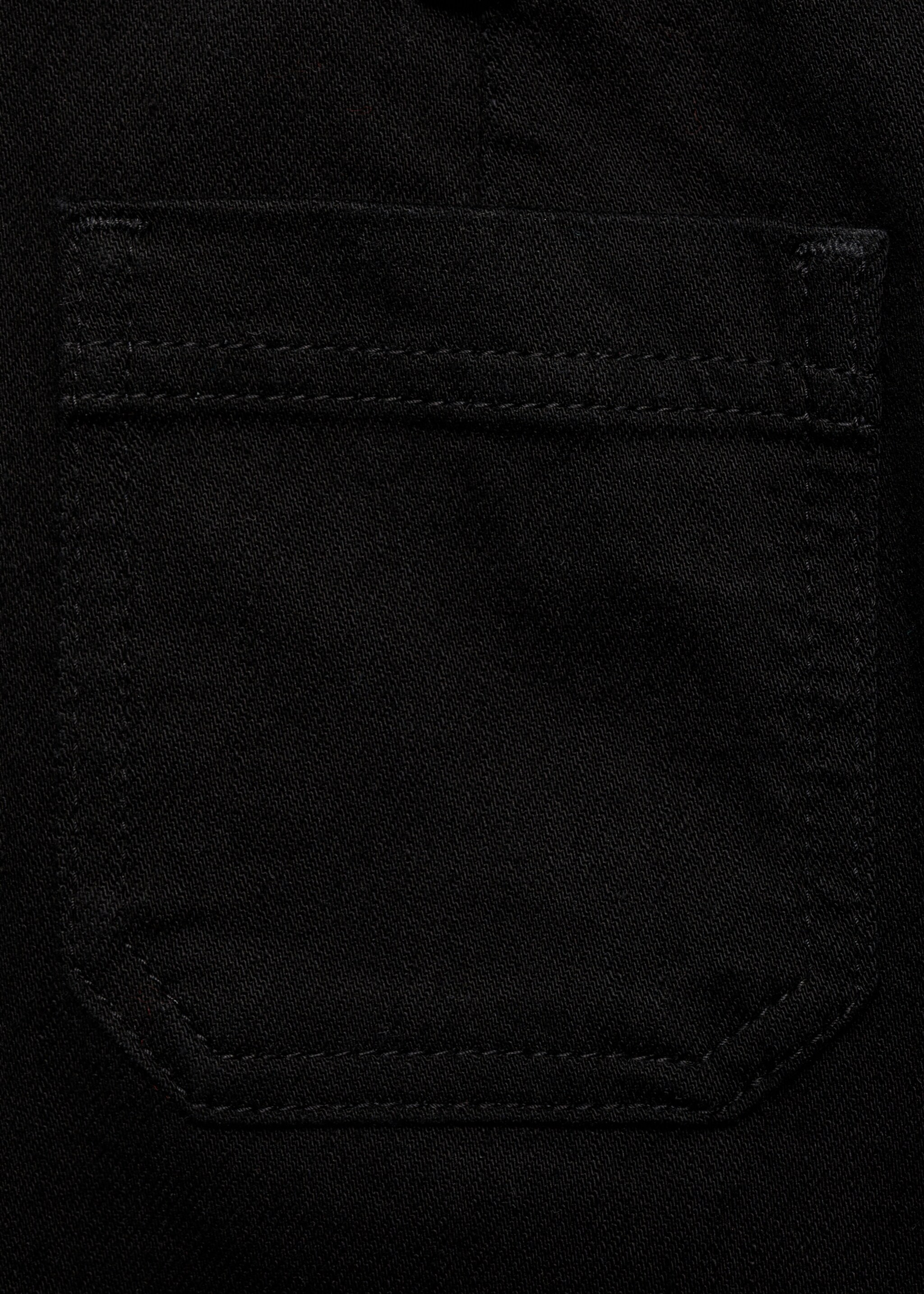 Flared-Jeans mit Taschen in Cropped-Länge - Detail des Artikels 0, Black denim. Ref: 87090457-00.