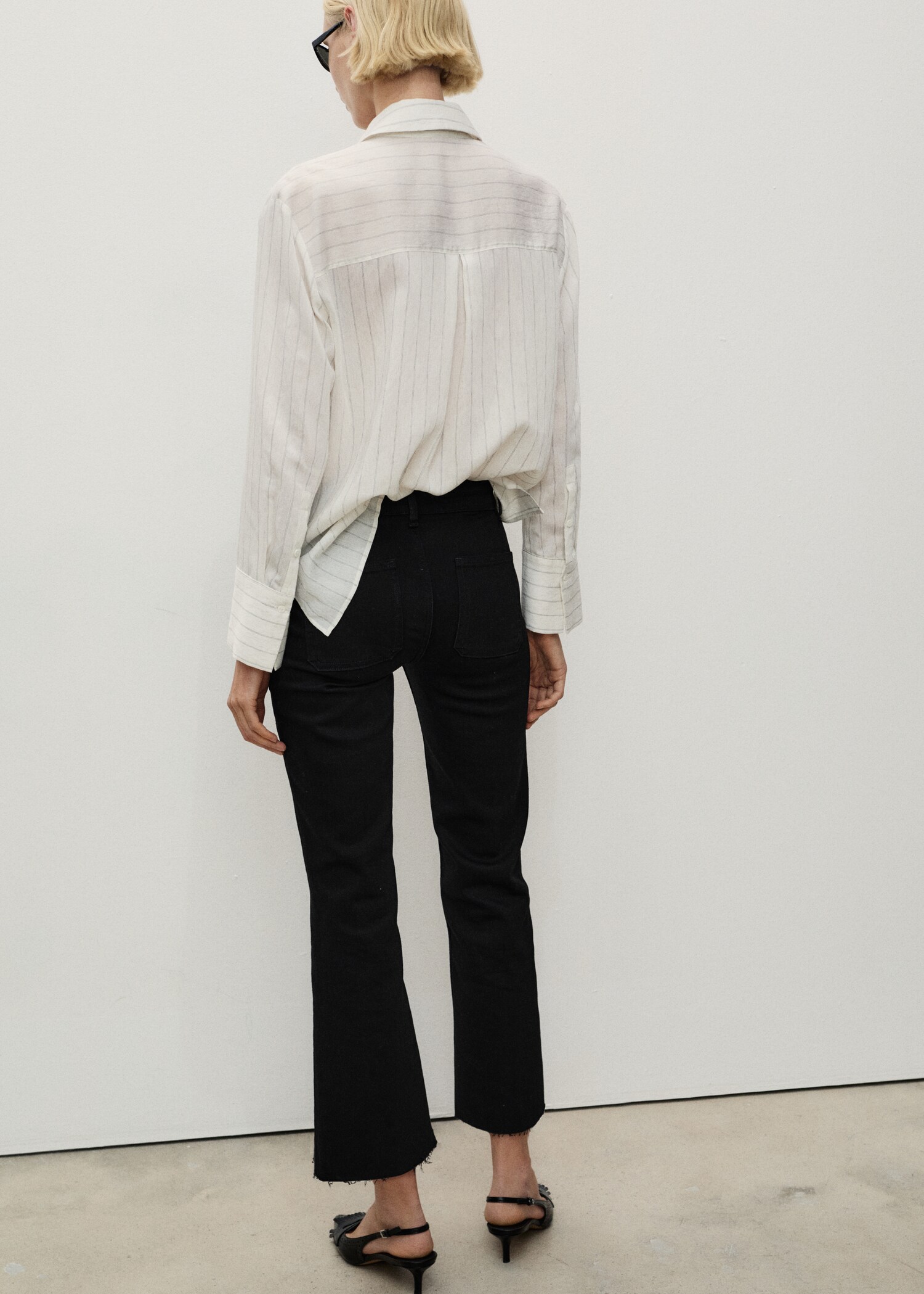 Flared cropped jeans with pockets - Reverse of the article