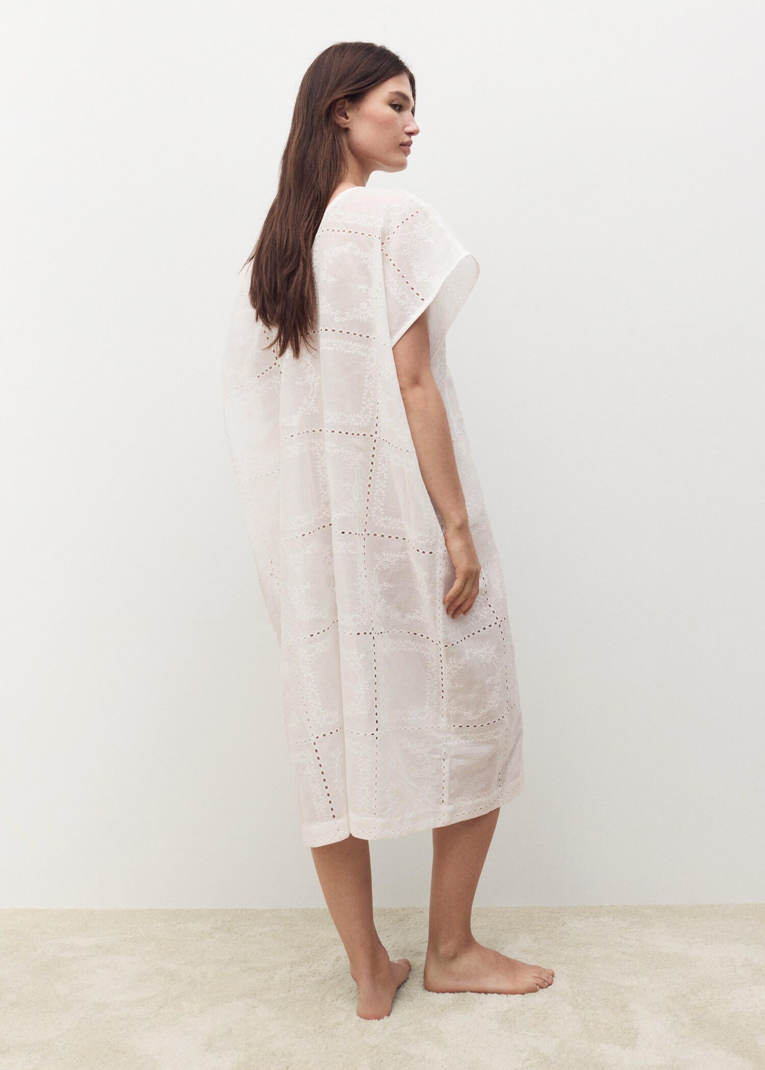 100% ramie embroidered caftan - Reverse of the article