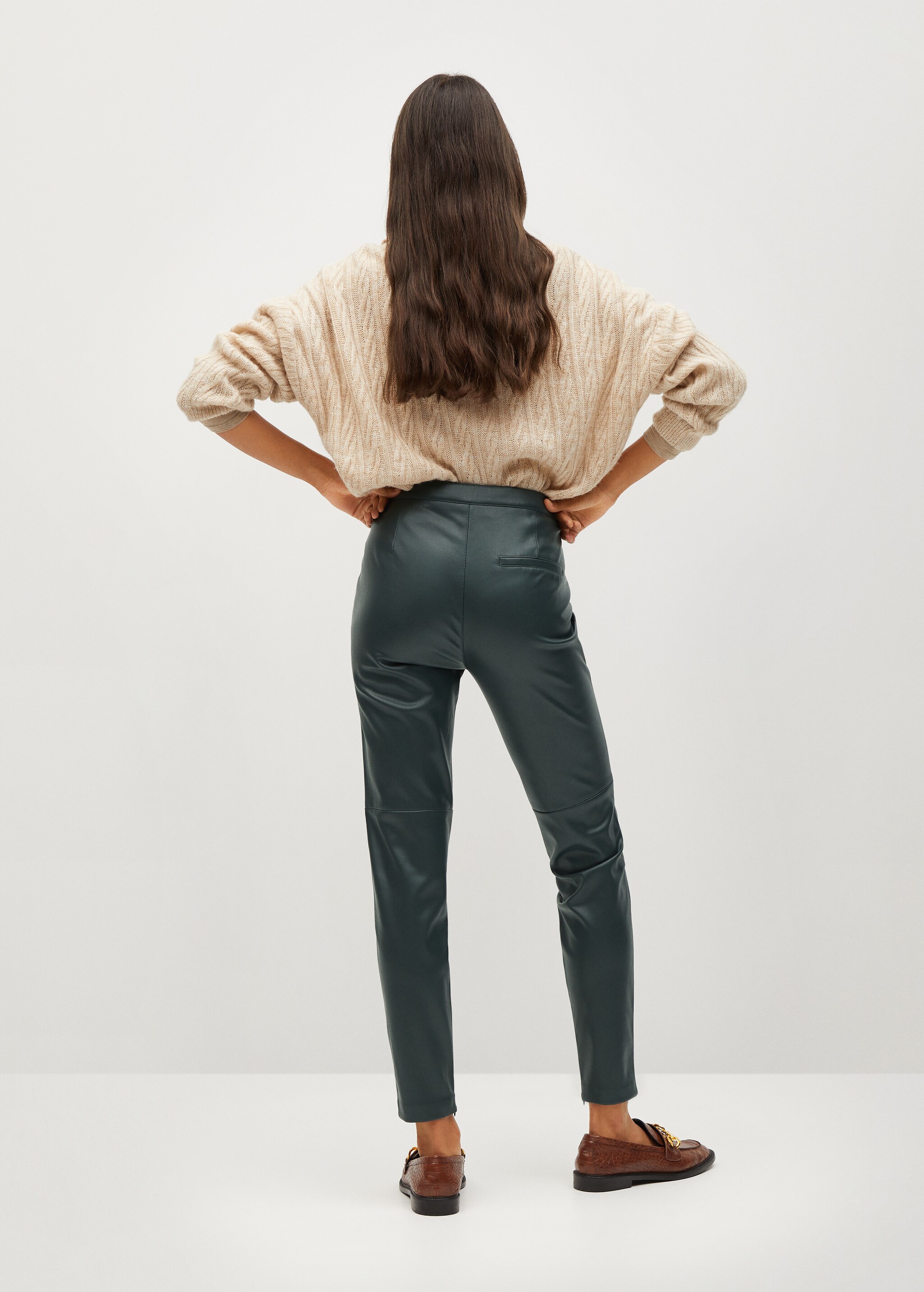 Pantalón pitillo efecto piel - Reverso del artículo