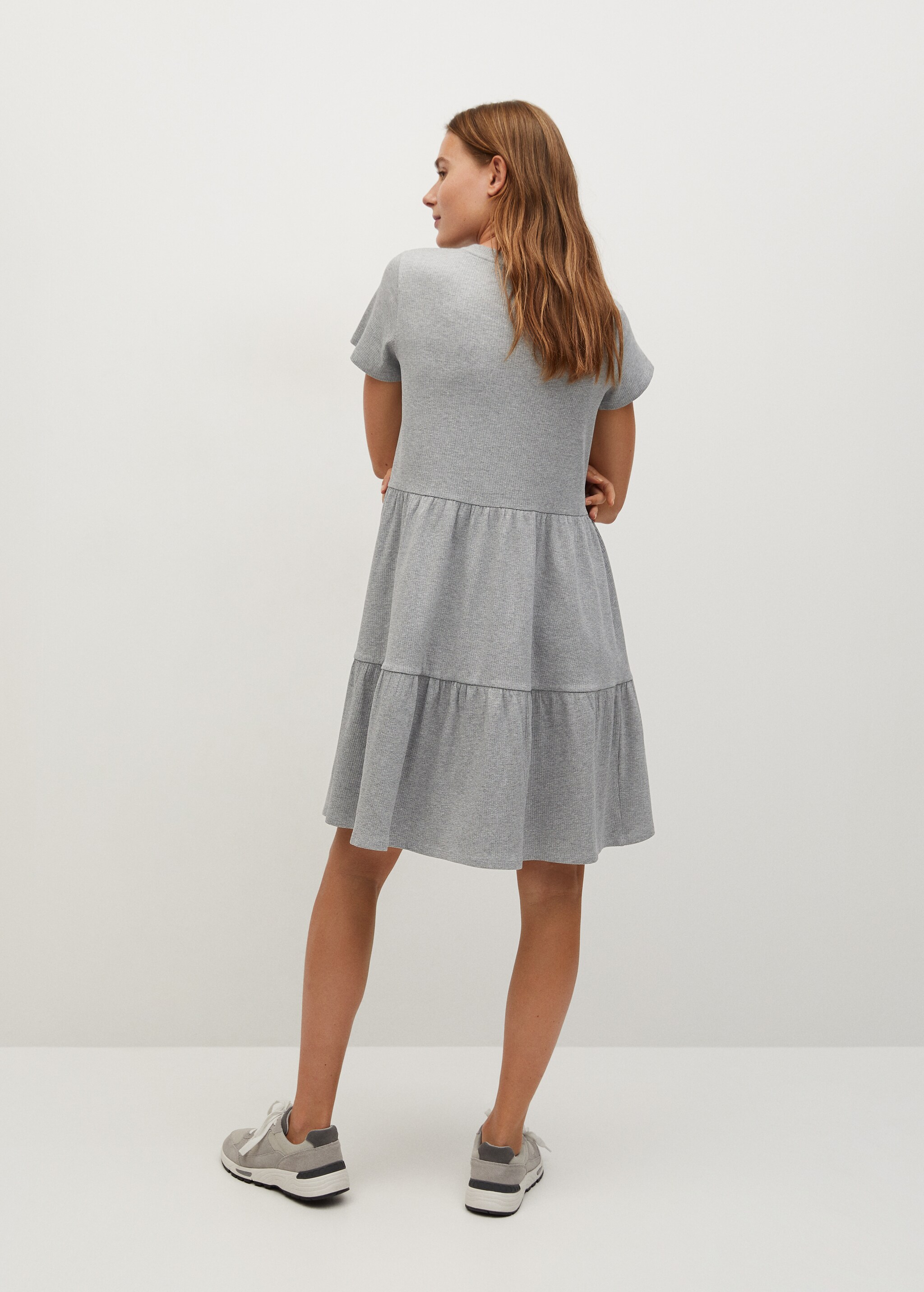 Baumwollkleid mit Rüschen - Rückseite des Artikels