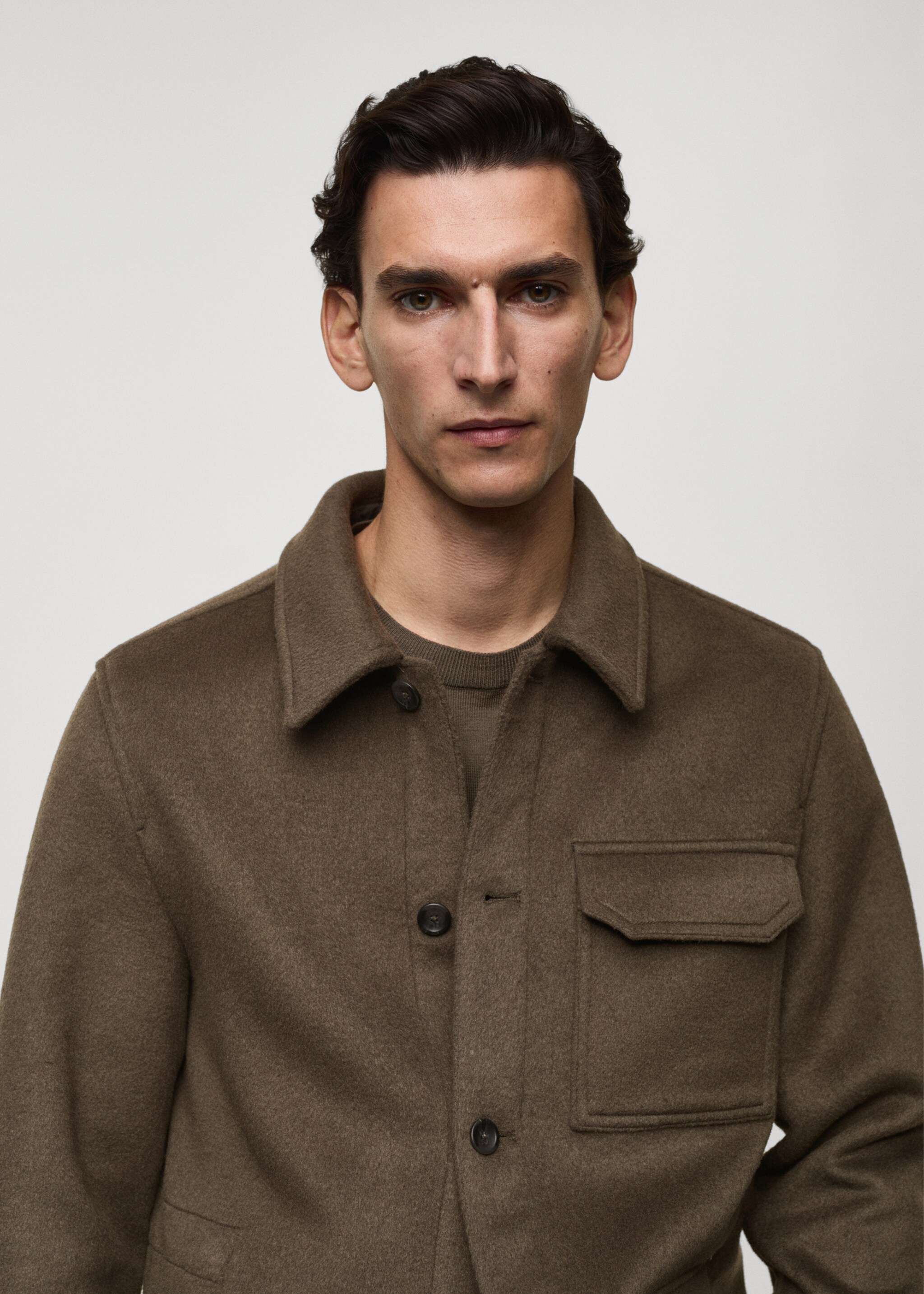 Flanell-Overshirt aus Wollgemisch - Detail des Artikels 1, Khaki. Ref: 87090573-00.