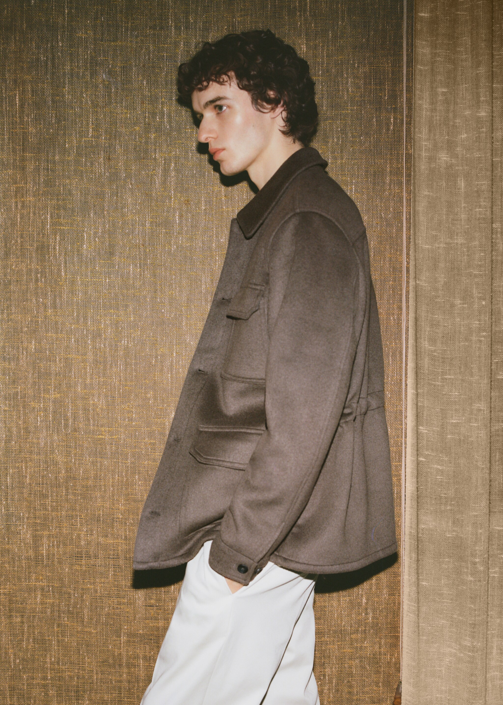 Flanell-Overshirt aus Wollgemisch - Detail des Artikels 3, Khaki. Ref: 87090573-00.