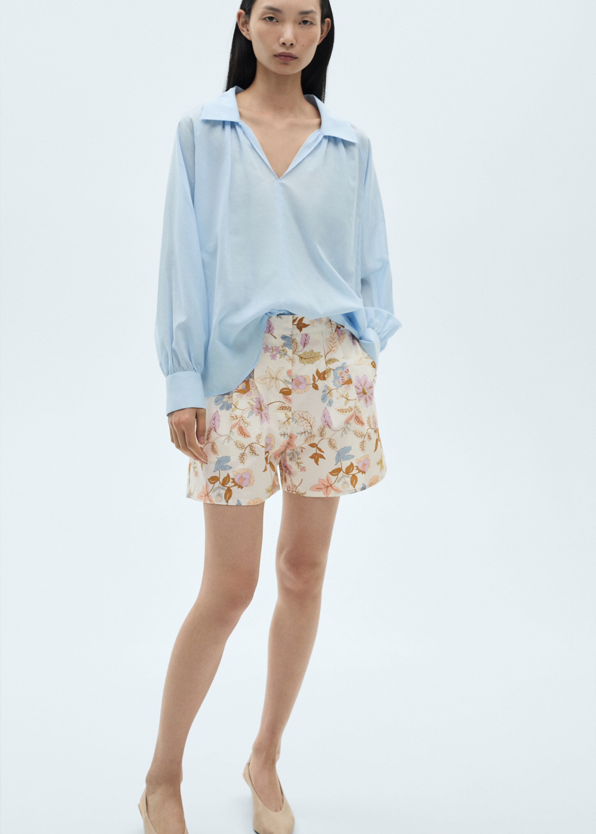 Short fleuri pinces - Détail de l'article 2, Écru. Ref: 87090580-00.