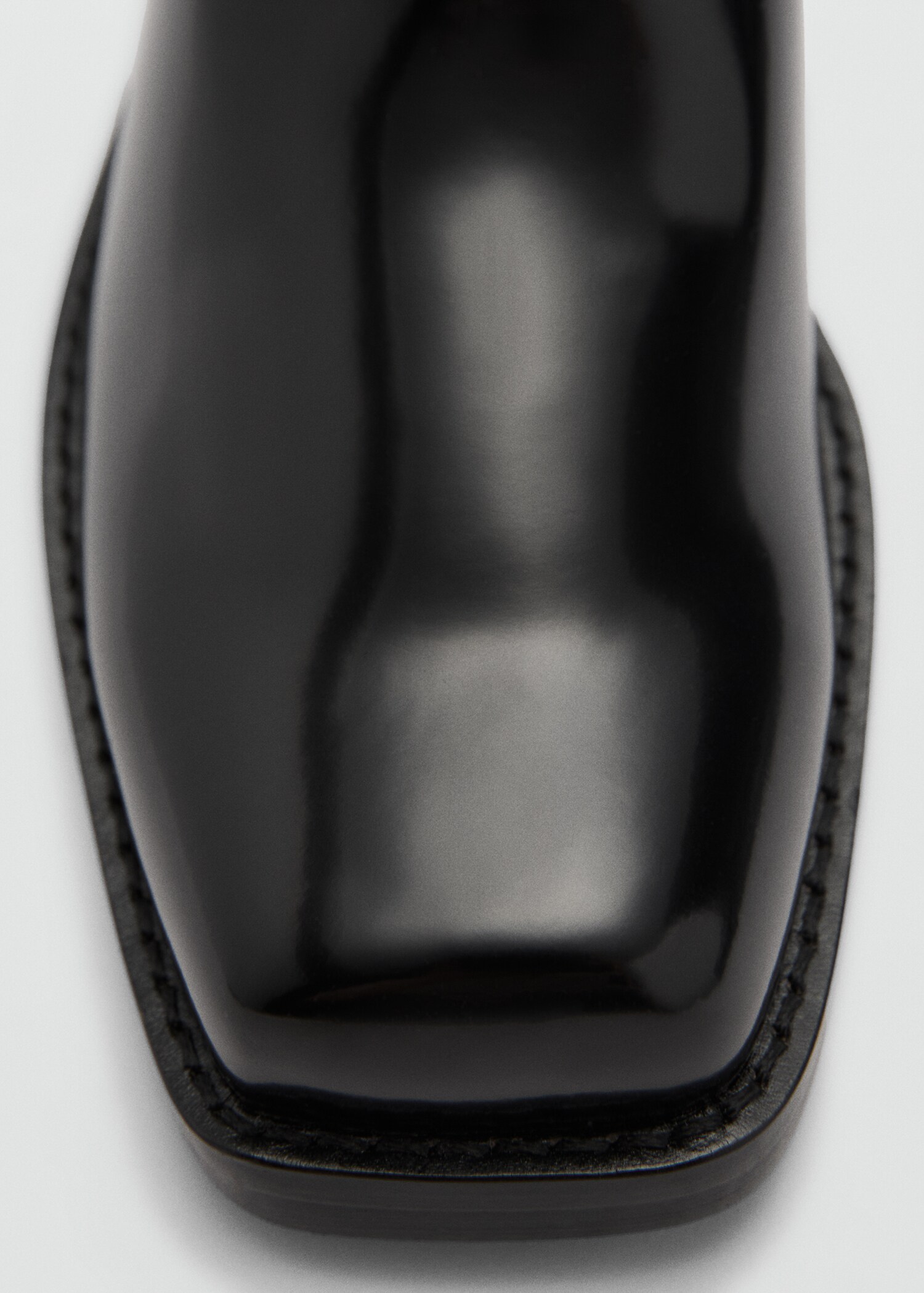 Stiefel mit quadratischer Spitze und Metalldetails - Detail des Artikels 2