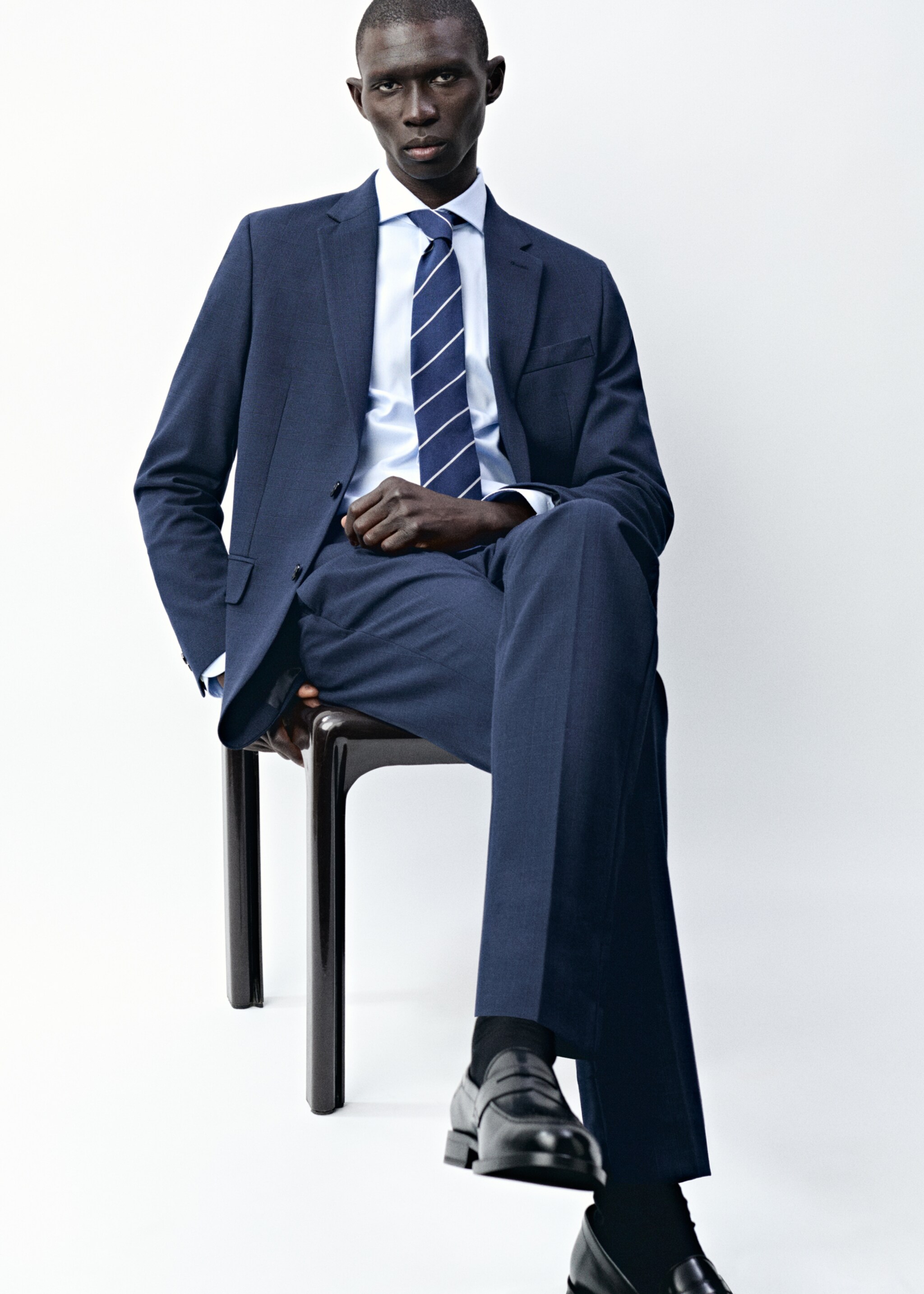 Veste costume Milán slim-fit - Détail de l'article 5, Bleu marine foncé. Ref: 87090601-00.