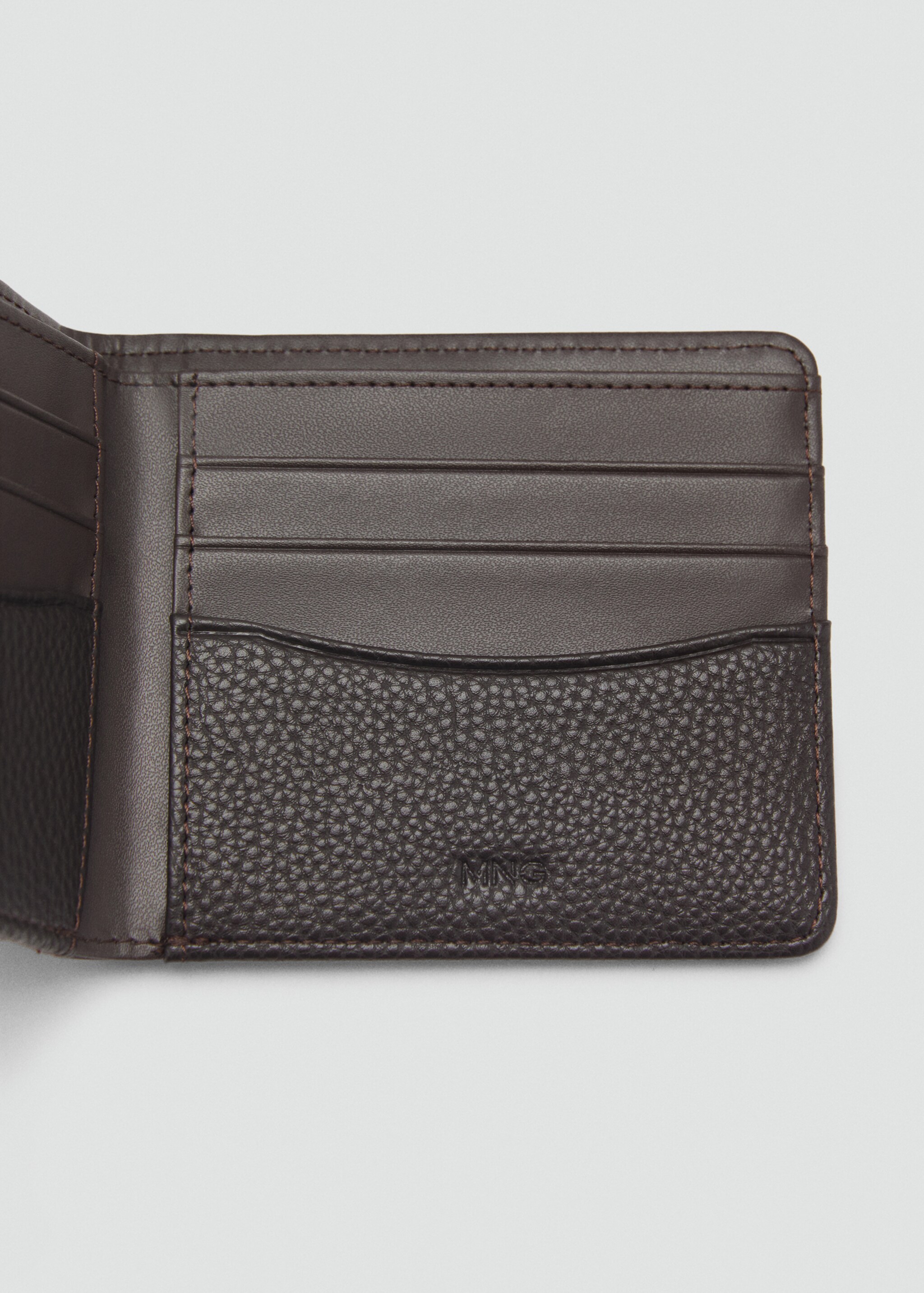 Brieftasche mit genarbtem Ledereffekt - Mittlere Ansicht, Braun. Ref: 87090603-00.