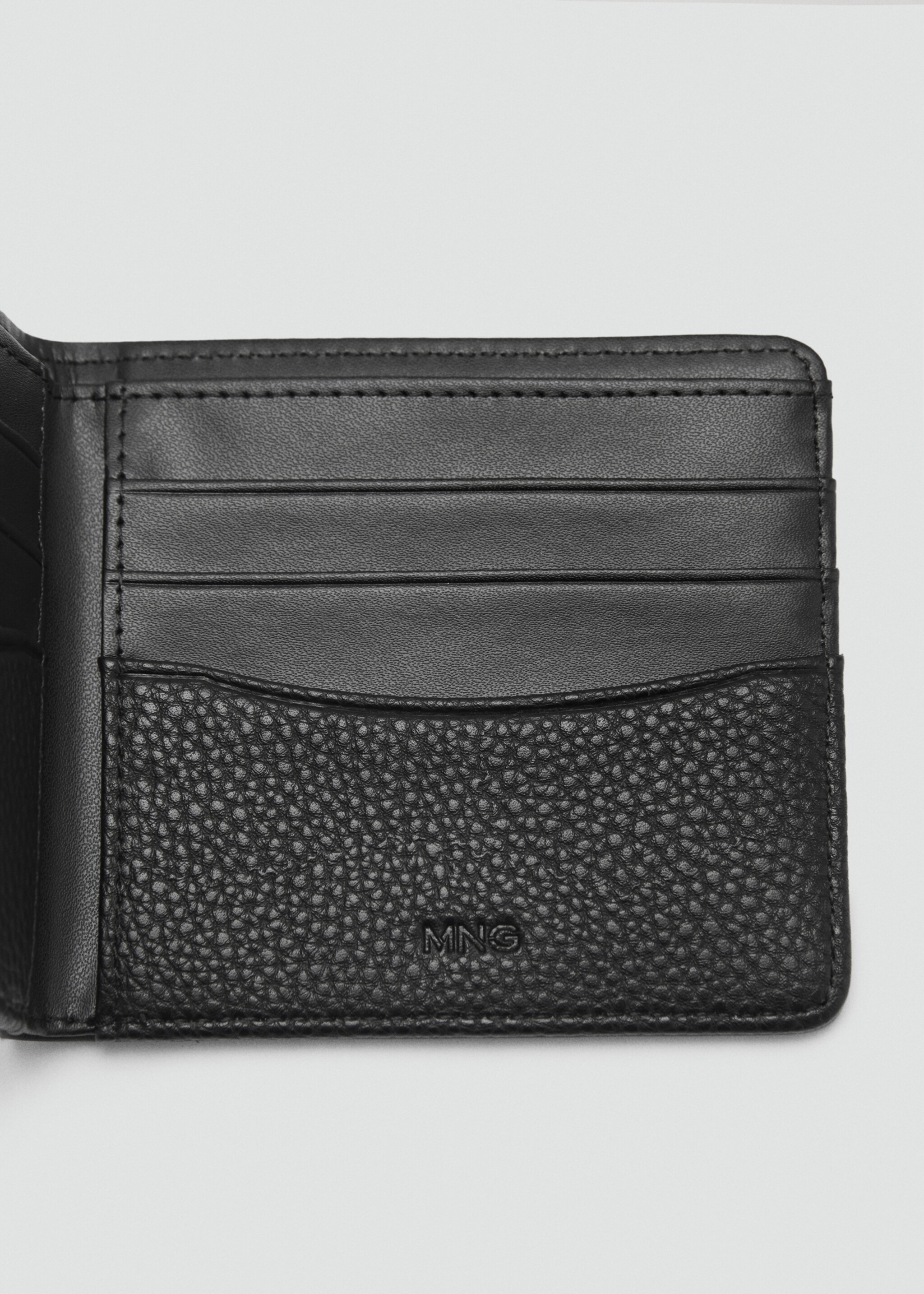 Brieftasche mit genarbtem Ledereffekt - Mittlere Ansicht, Schwarz. Ref: 87090603-00.
