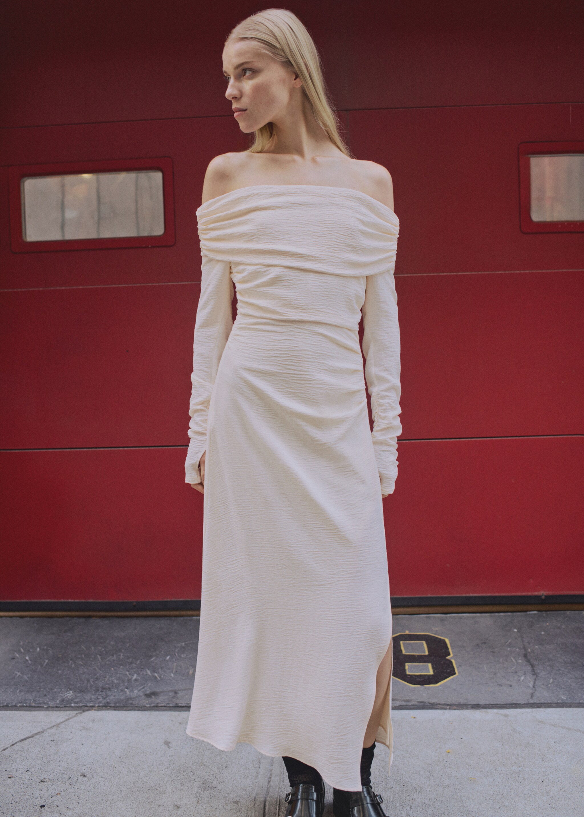 Off-the-shoulder draped dress - Medium plane, White. Ref: 87090608-00.