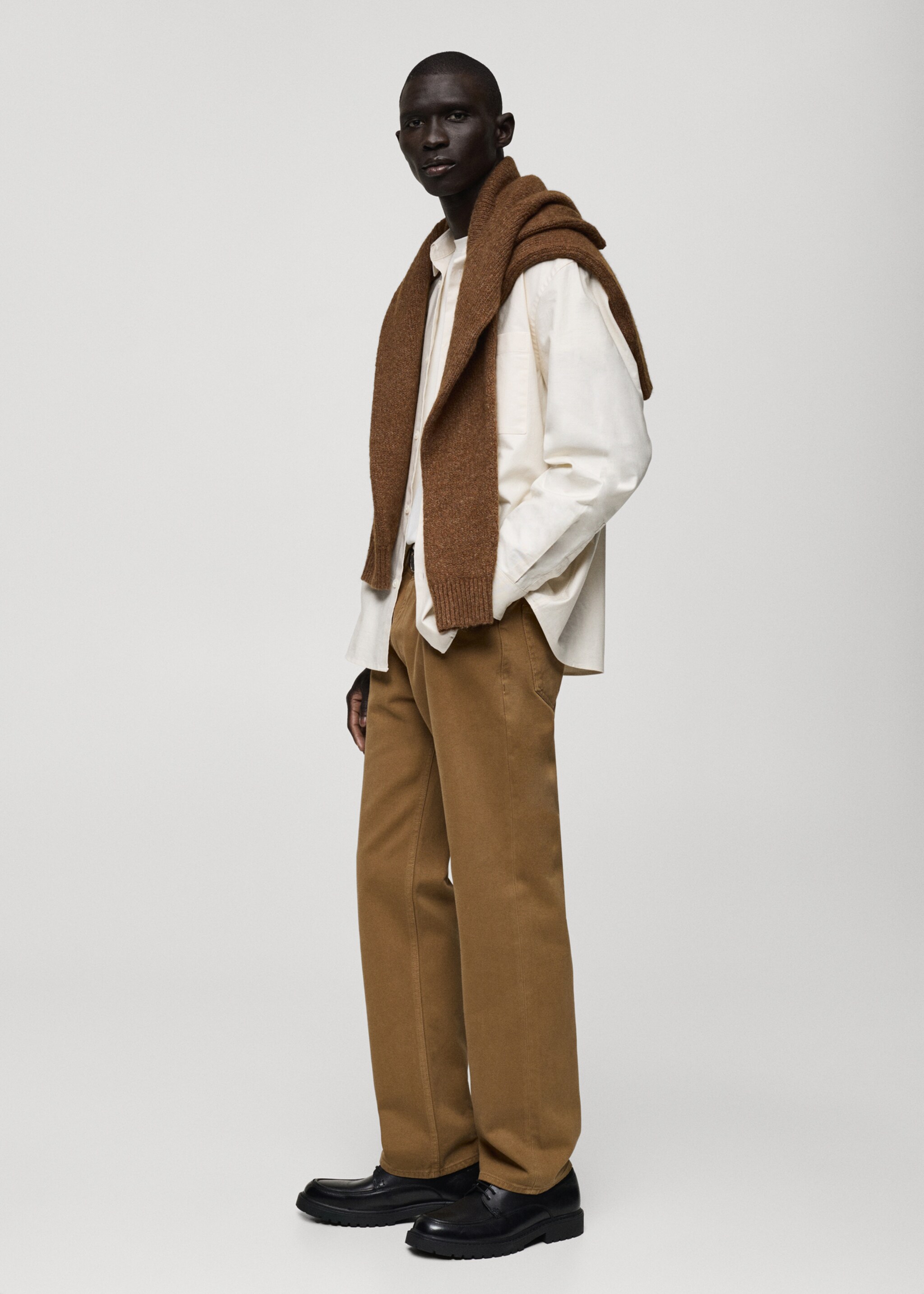 Texans cotó straight fit - Detall de l'article 2, Marró mitjà. Ref: 87090617-00.