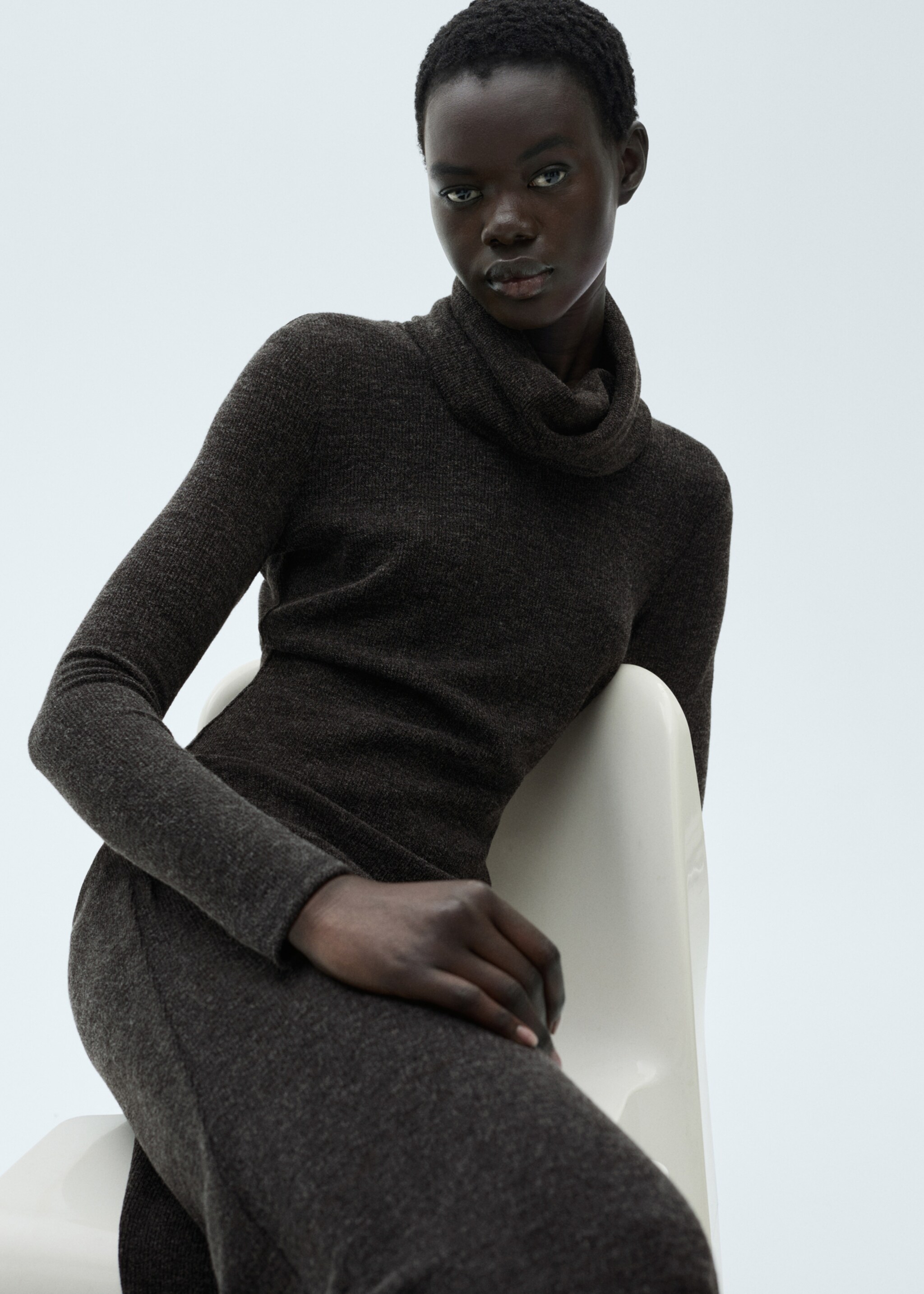 Knitted turtleneck dress - Details of the article 2, Grey. Ref: 87090625-00.