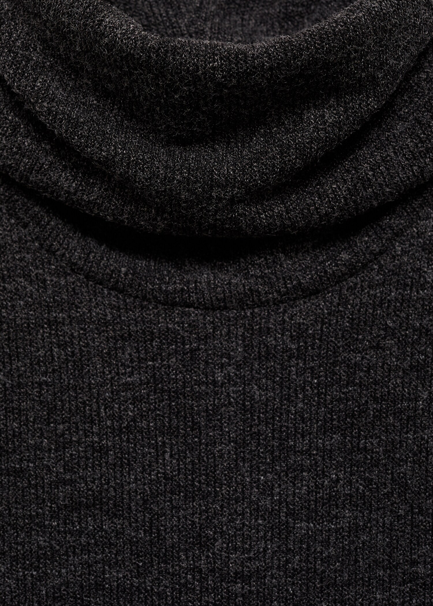 Knitted turtleneck dress - Details of the article 8