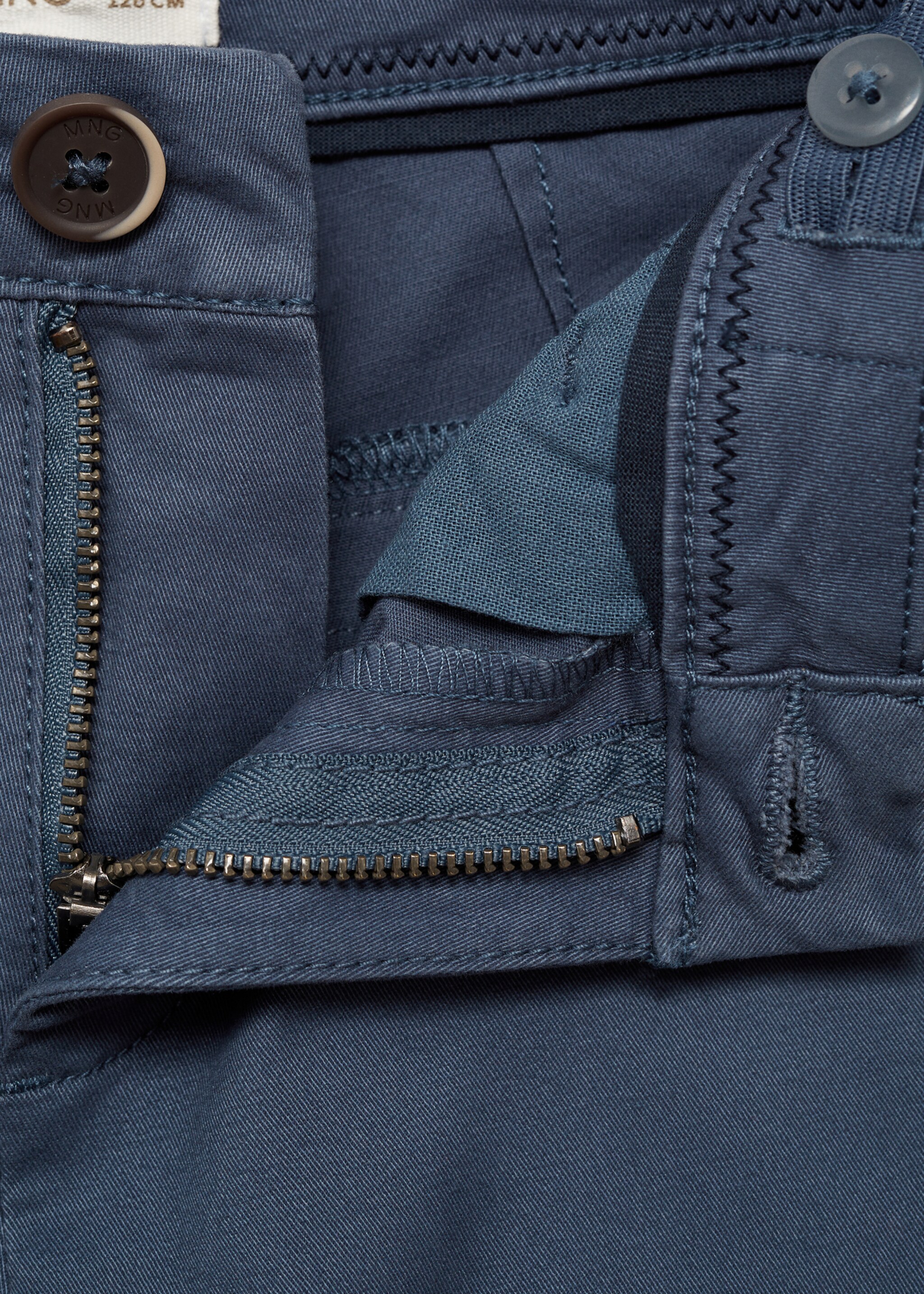 Cotton chinos - Details of the article 8, Blue. Ref: 87090626-00.