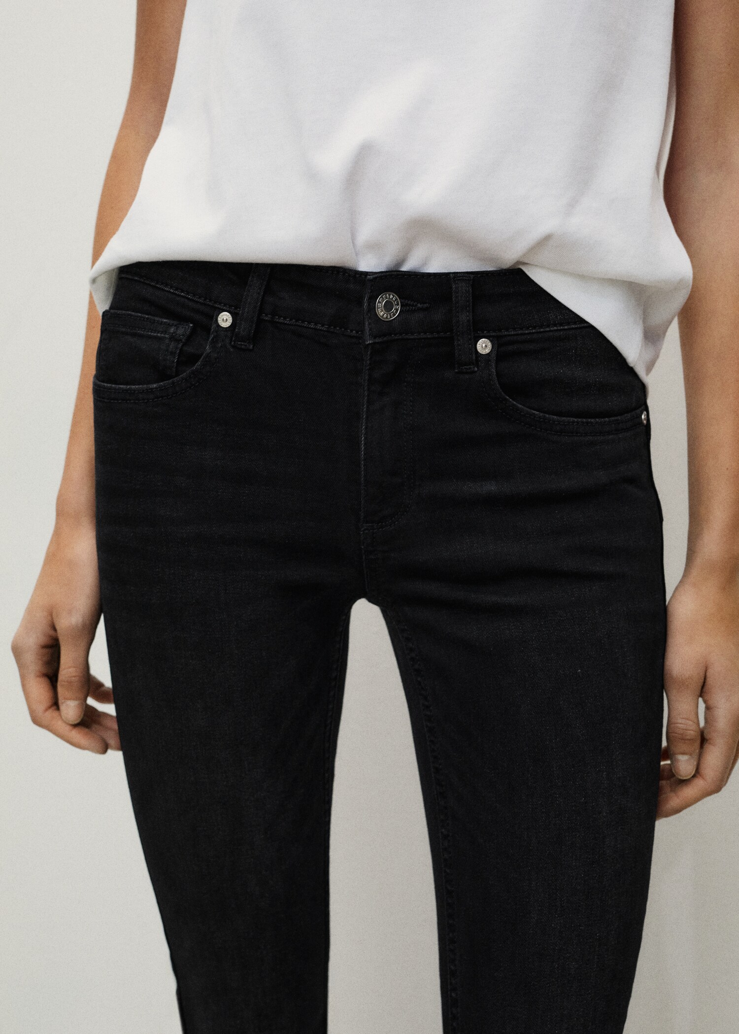 Push-up low-rise skinny jeans - Details of the article 6