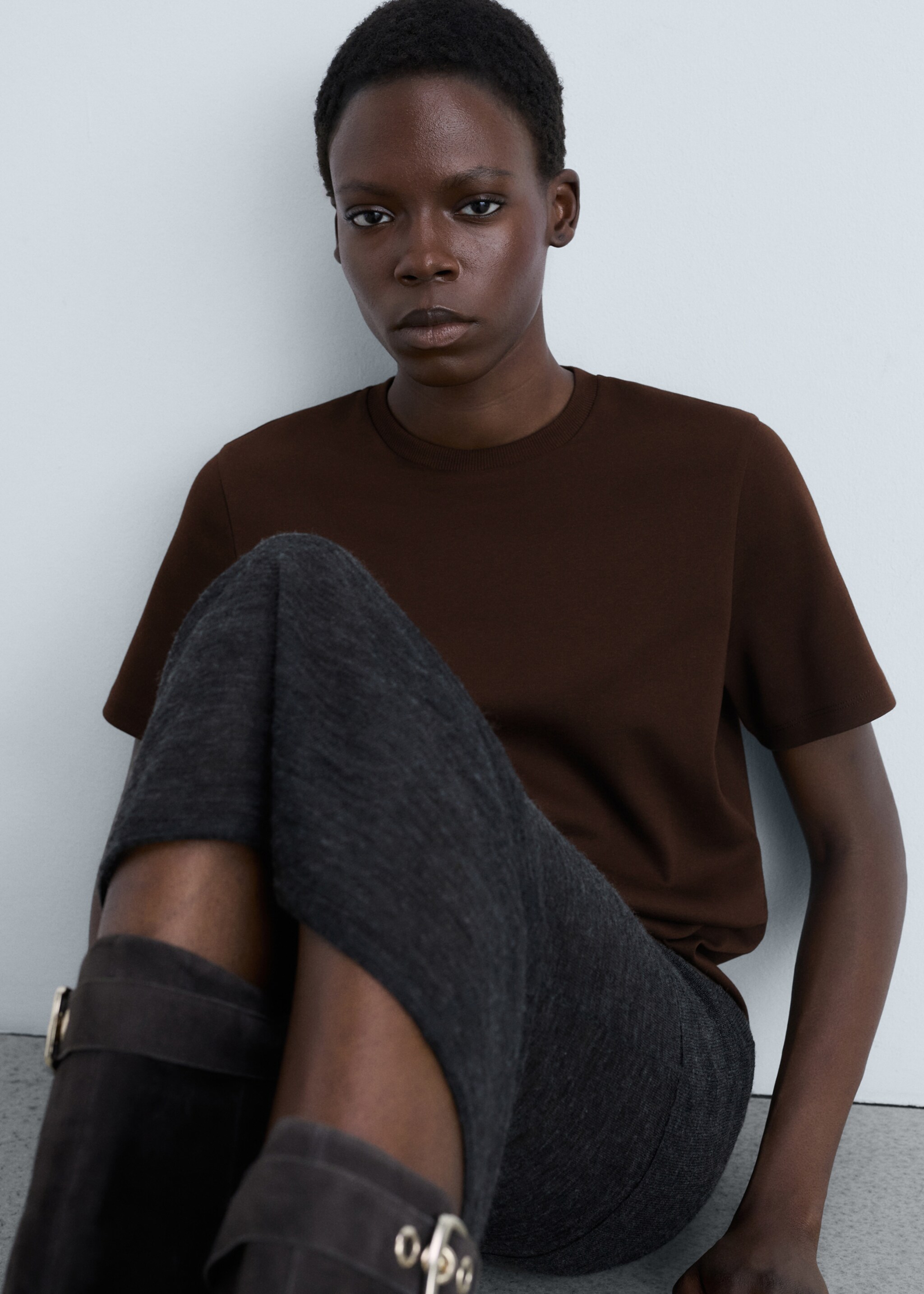 Kurzärmliges Baumwoll-T-Shirt - Detail des Artikels 6, Braun. Ref: 87090654-00.