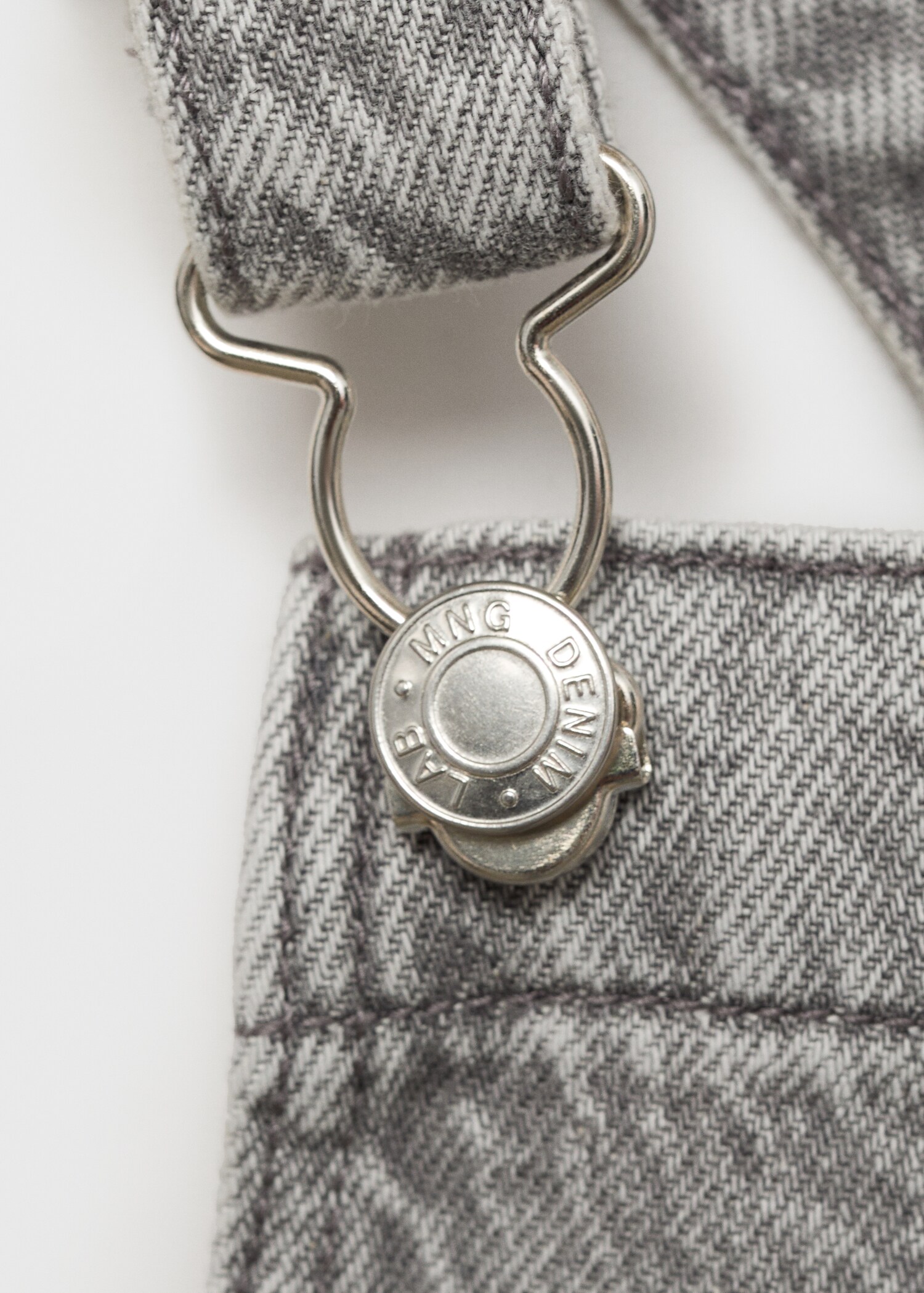 Short denim pinafore - Details of the article 8