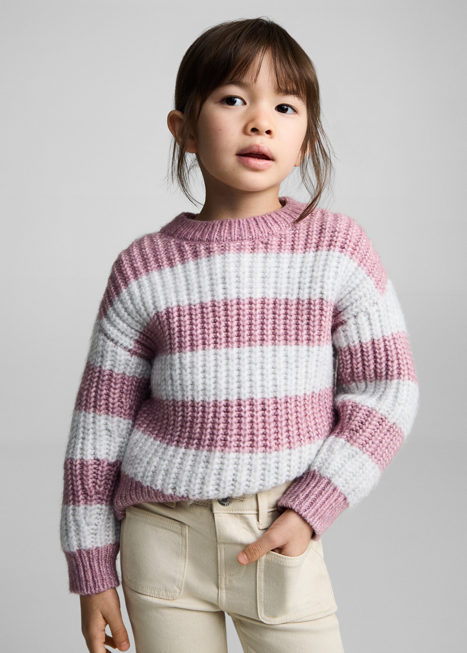 Dżinsy o kroju flare z kieszeniami - Plan średni